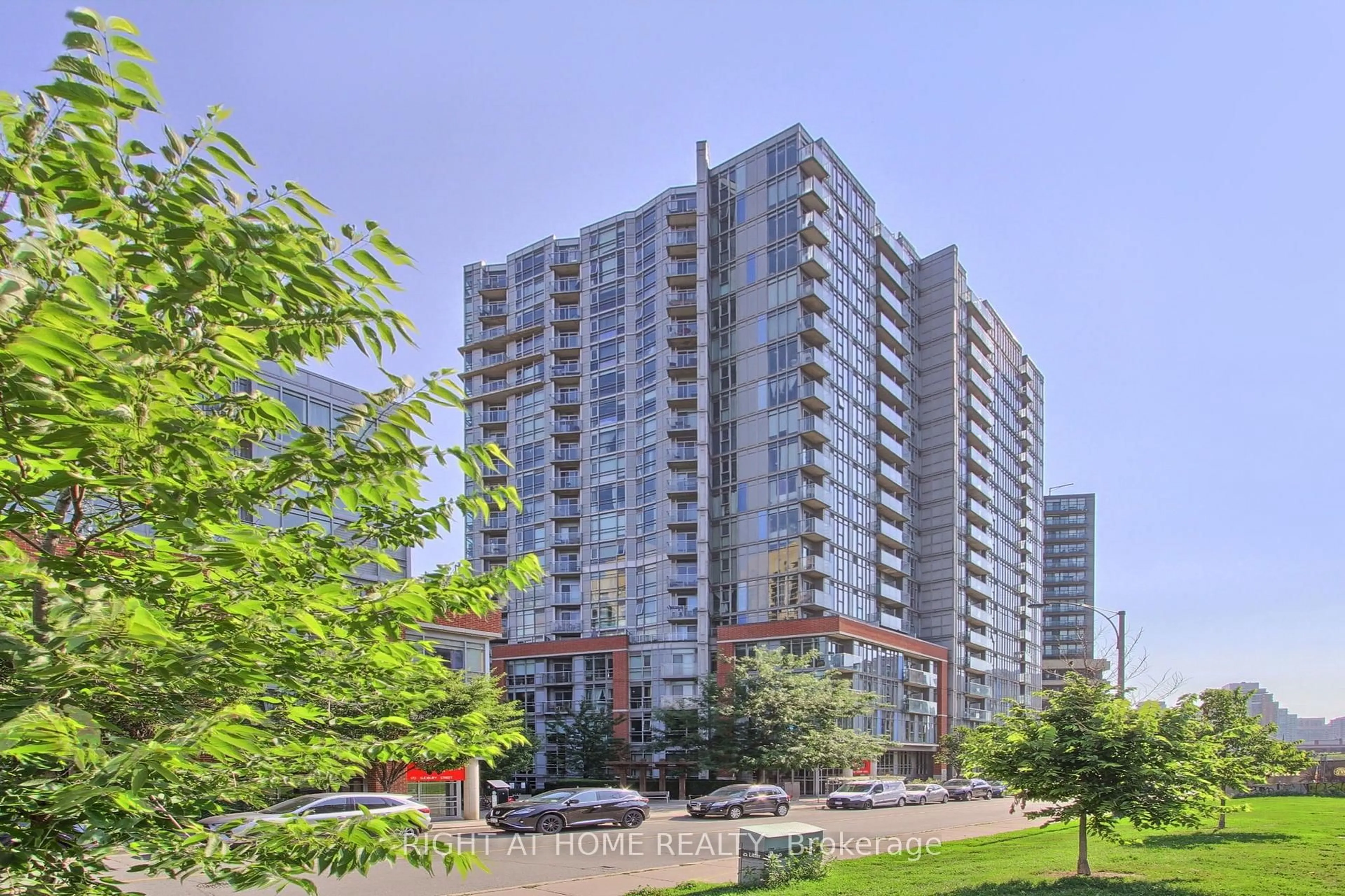 A pic from outside/outdoor area/front of a property/back of a property/a pic from drone, city buildings view from balcony for 150 Sudbury St #610, Toronto Ontario M6J 3S8