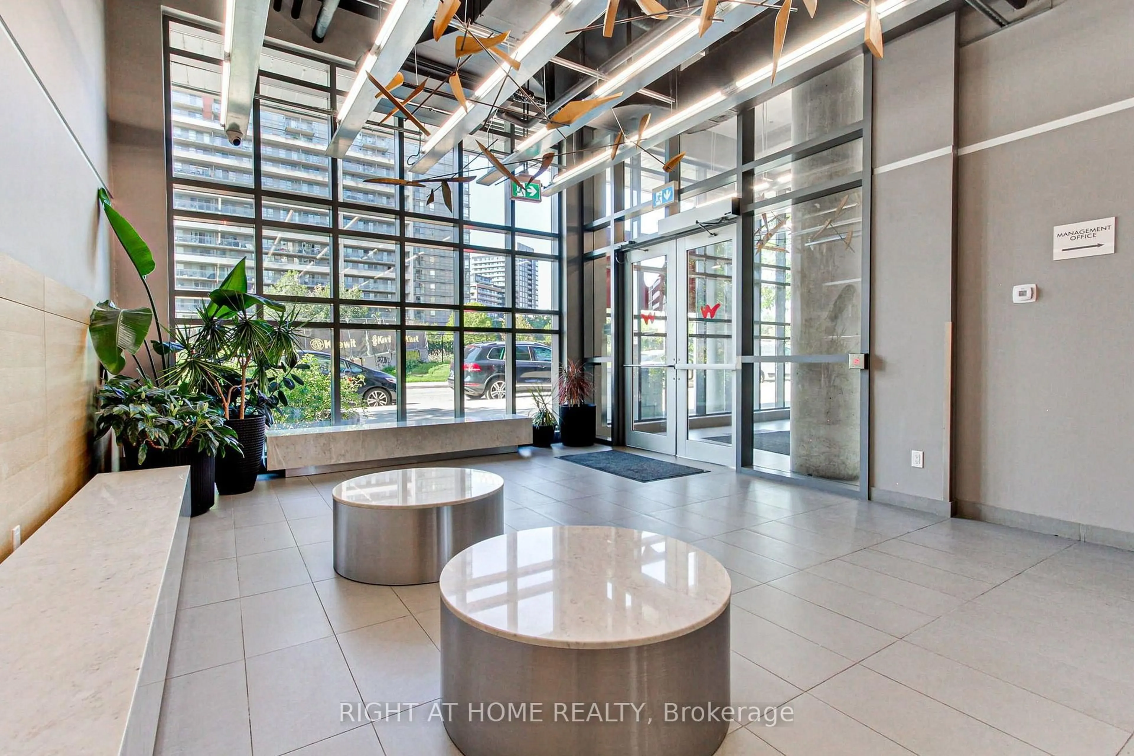Indoor foyer for 150 Sudbury St #610, Toronto Ontario M6J 3S8