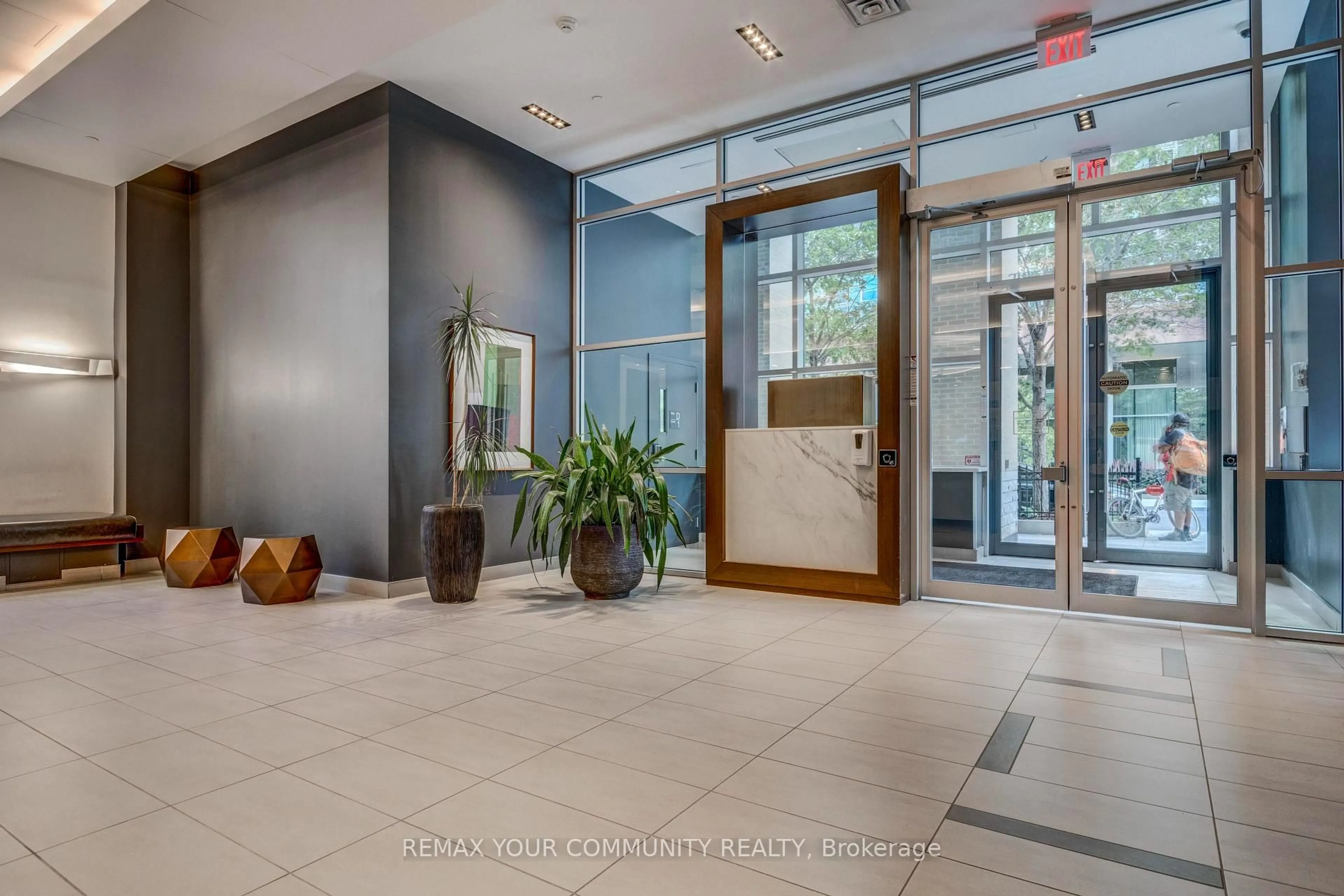 Indoor foyer for 105 George St #501, Toronto Ontario M5A 2N4