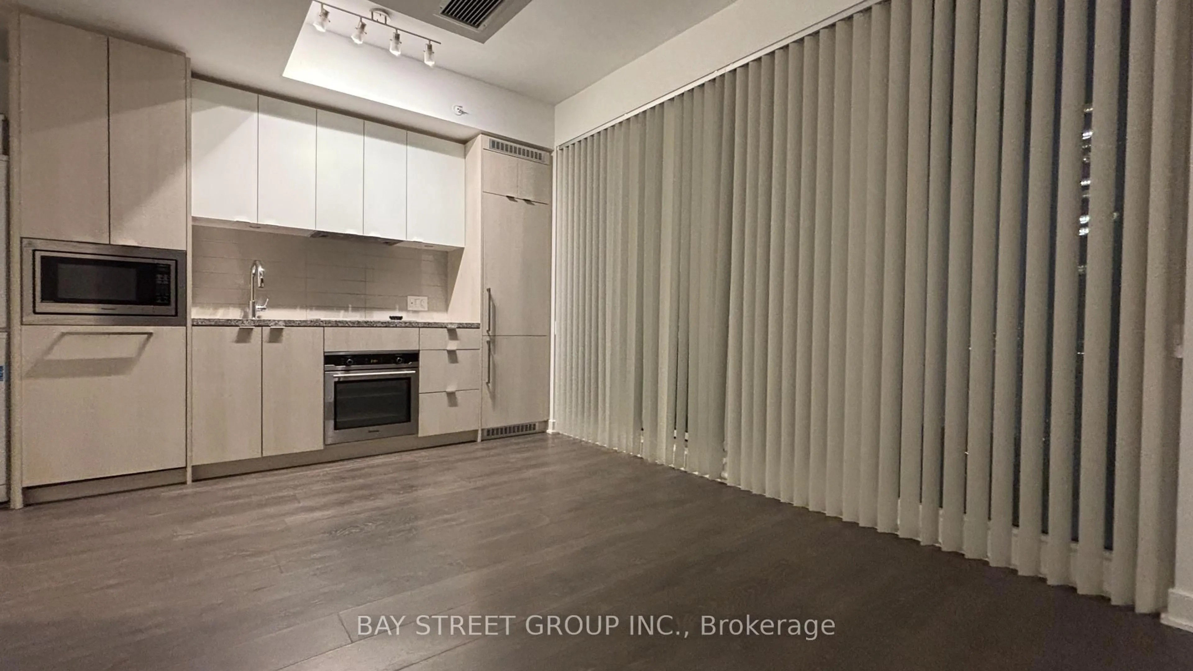 A pic of a room for 115 Blue Jays Way #2208, Toronto Ontario M5V 0N4