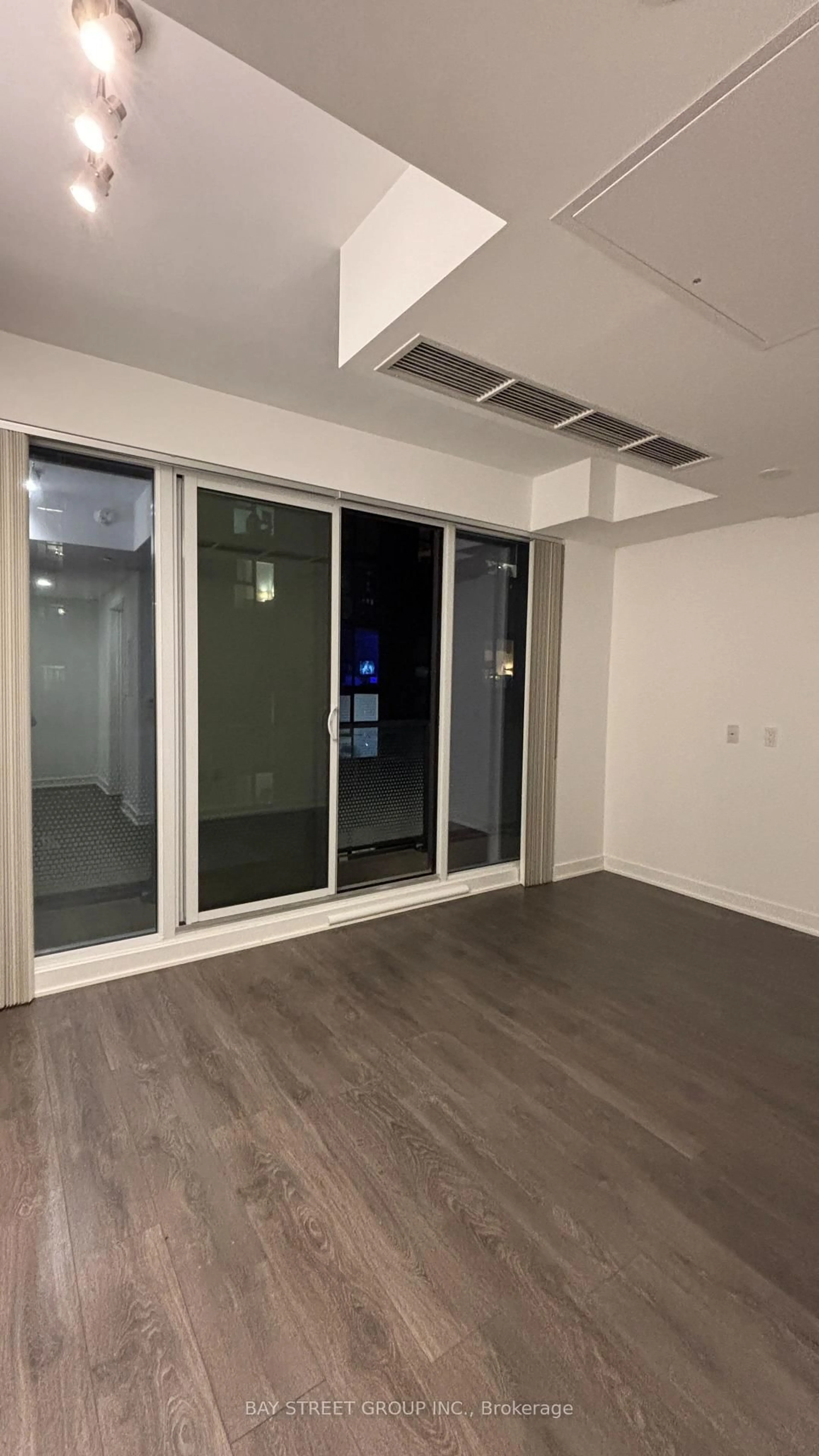 A pic of a room for 115 Blue Jays Way #2208, Toronto Ontario M5V 0N4