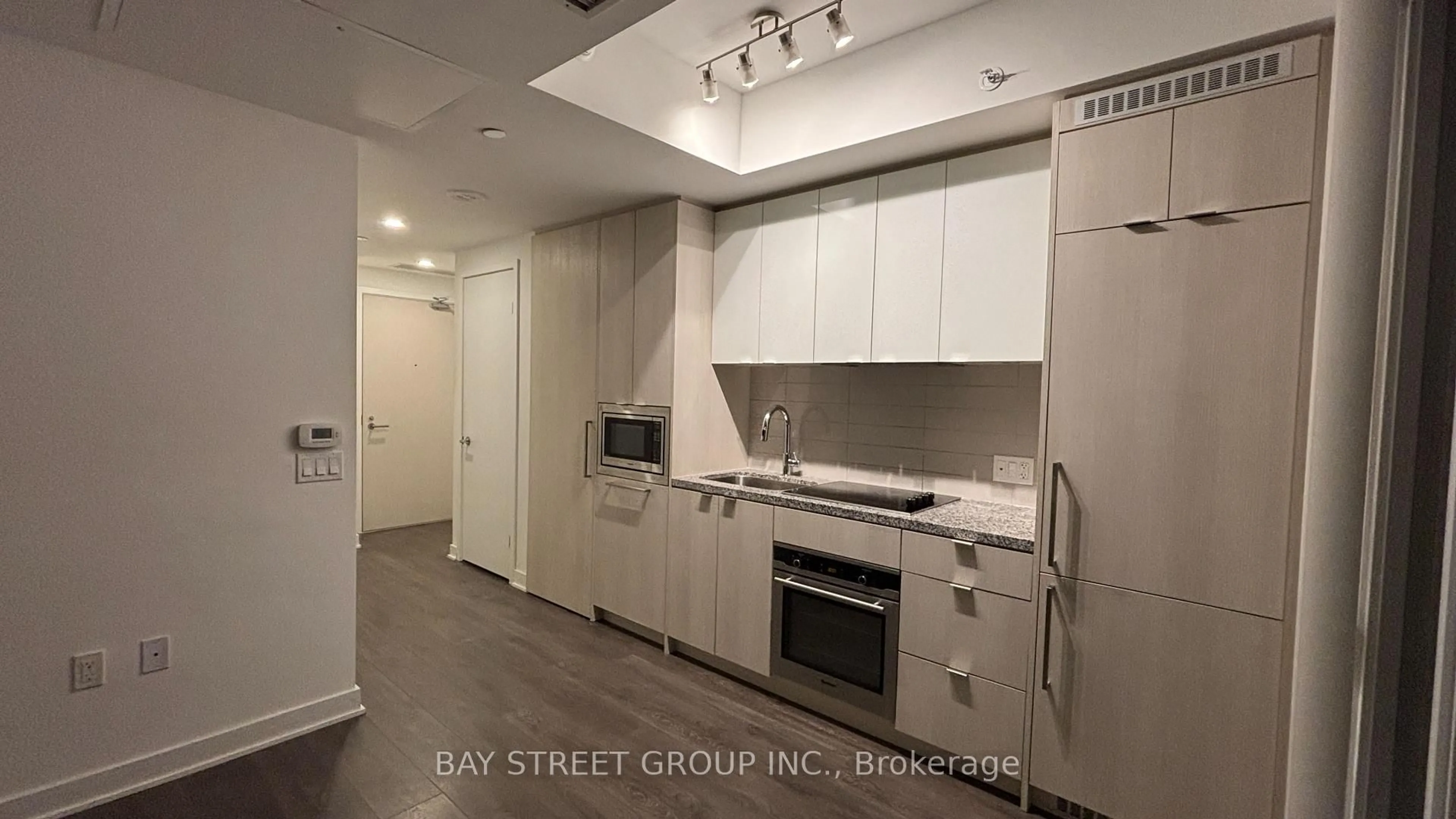 Standard kitchen, ceramic/tile floor for 115 Blue Jays Way #2208, Toronto Ontario M5V 0N4