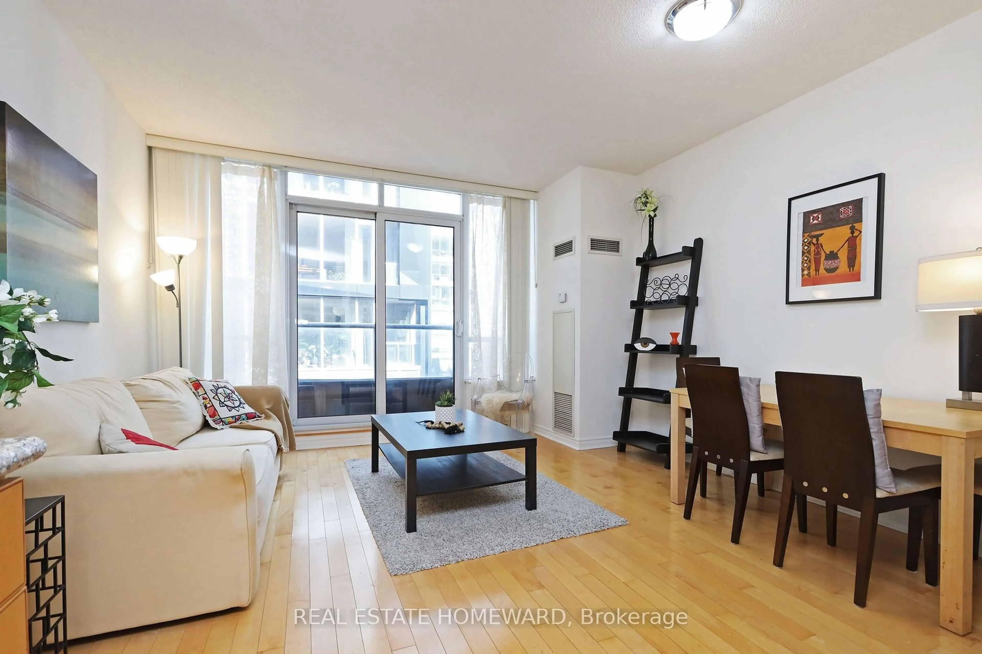 Living room with furniture, wood/laminate floor for 250 Wellington St #PH31, Toronto Ontario M5V 3P6