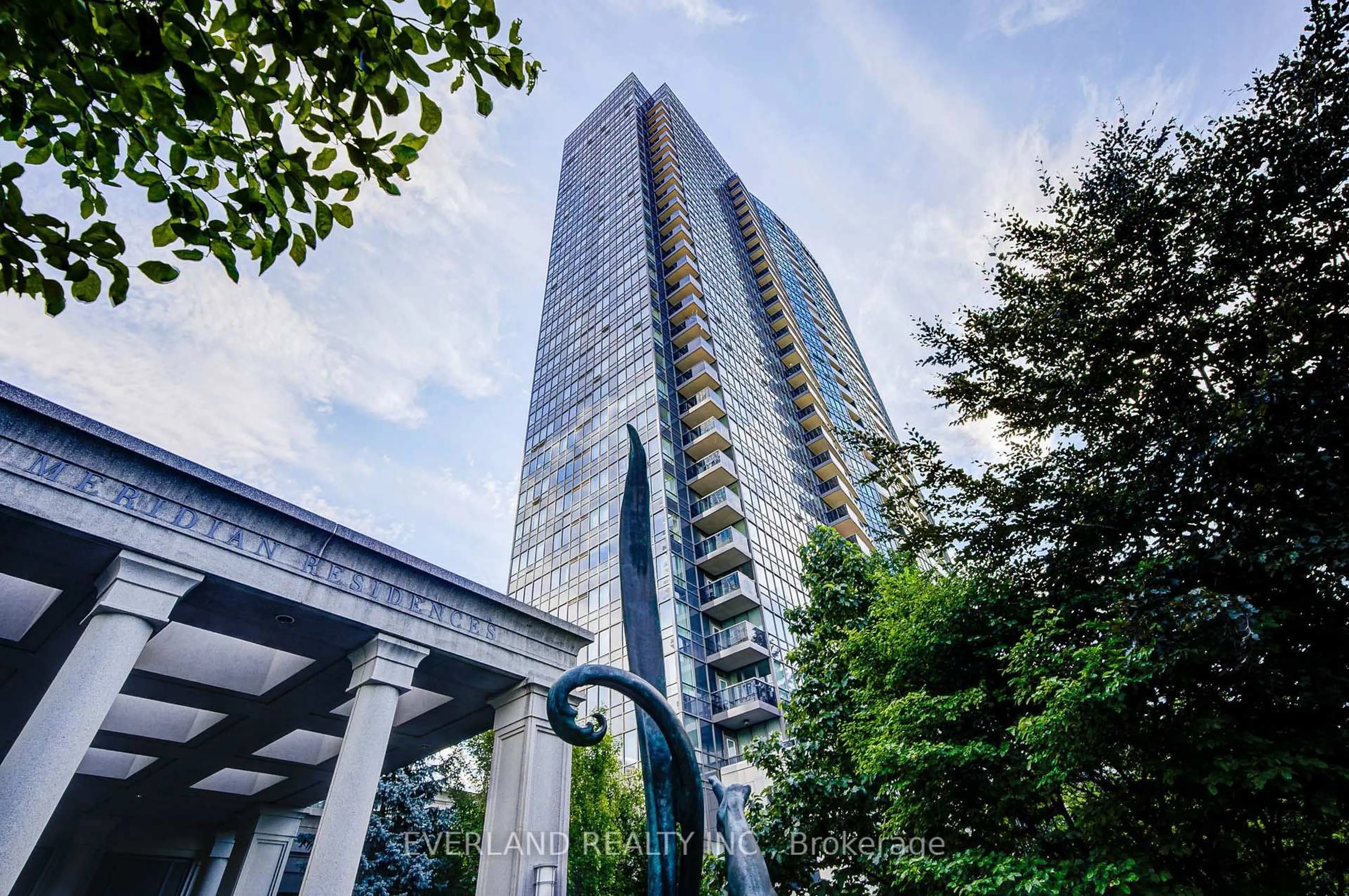 Indoor foyer for 15 Greenview Ave #707, Toronto Ontario M2M 4M7