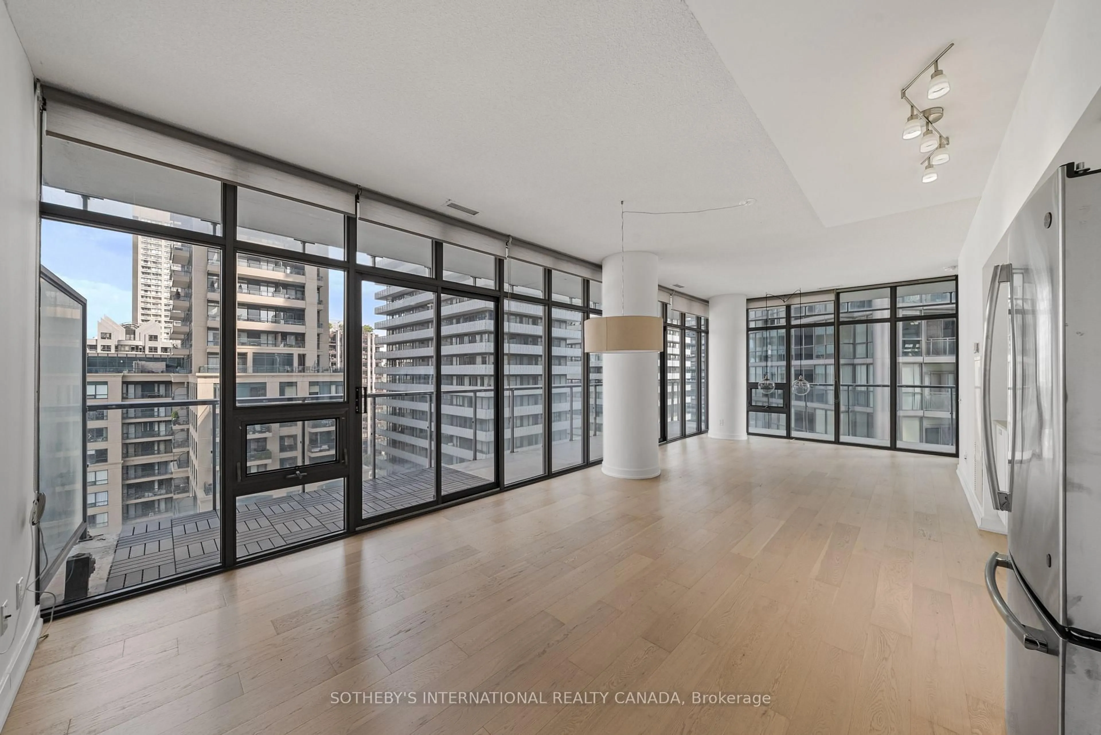 Indoor foyer for 33 Charles St #1611, Toronto Ontario M4Y 0A2