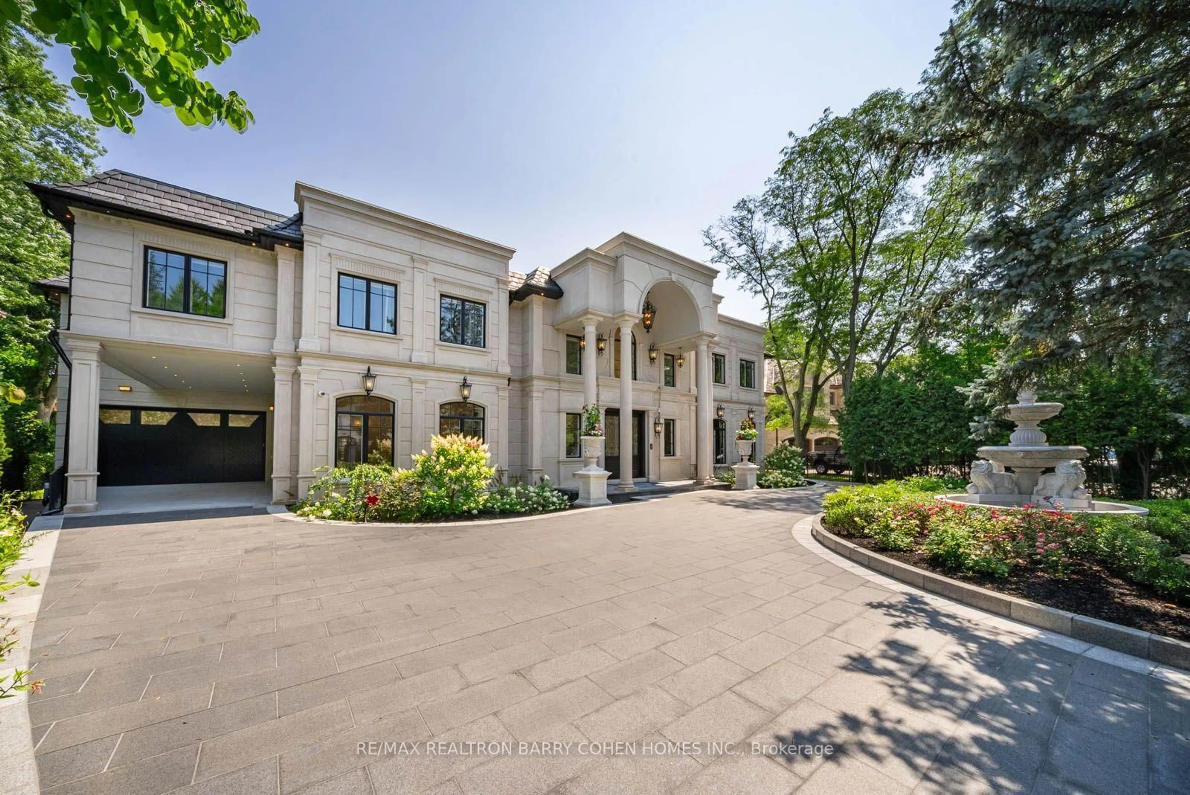 Indoor foyer for 99 Bayview Rdge, Toronto Ontario M2L 1E5