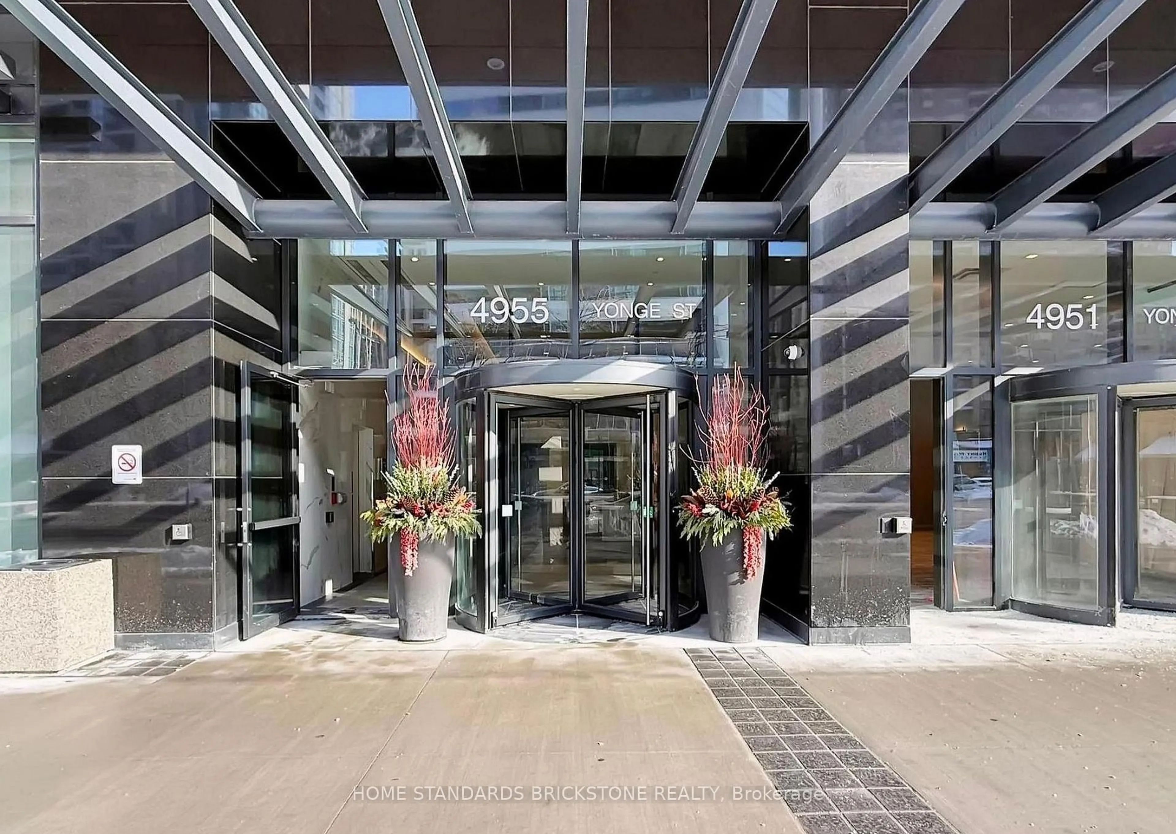 Indoor foyer for 4955 Yonge St #1709, Toronto Ontario M2N 0L8
