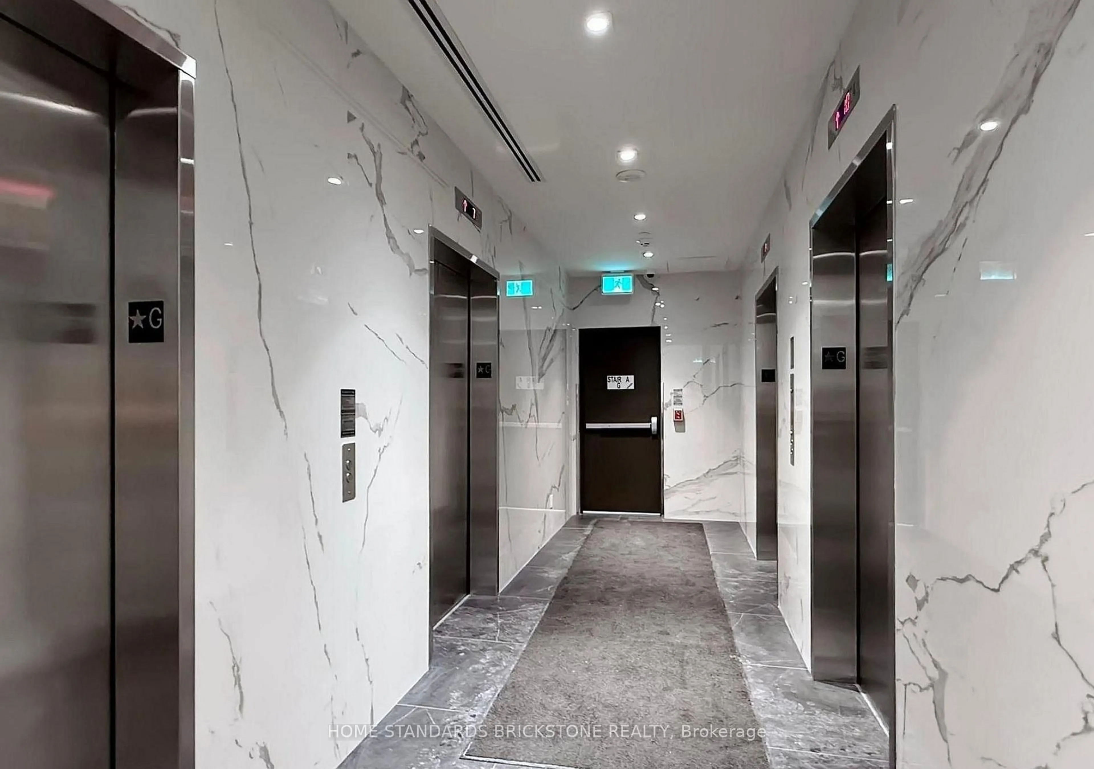 Indoor foyer for 4955 Yonge St #1709, Toronto Ontario M2N 0L8