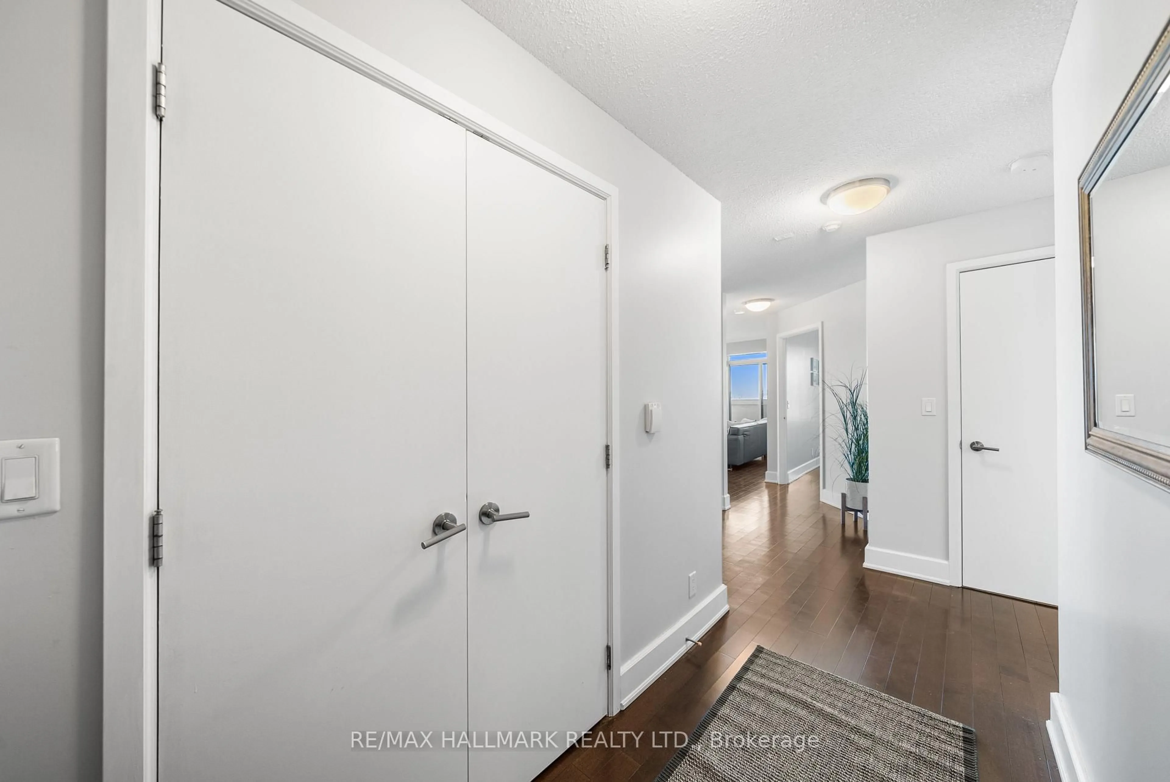 Indoor entryway for 676 Sheppard Ave #708, Toronto Ontario M2K 3E7