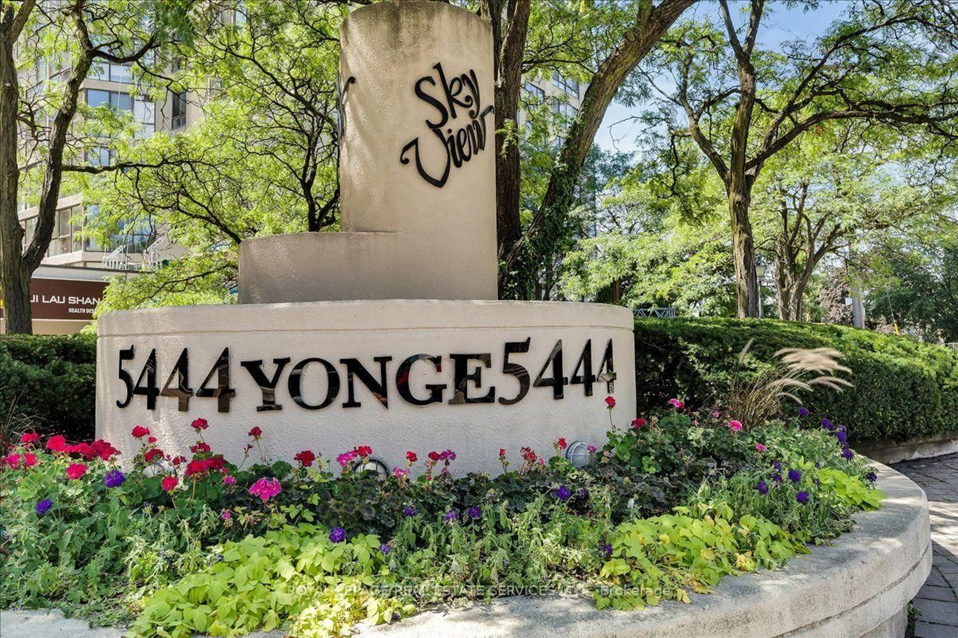 Indoor foyer for 5444 Yonge St #902, Toronto Ontario M2N 6J4