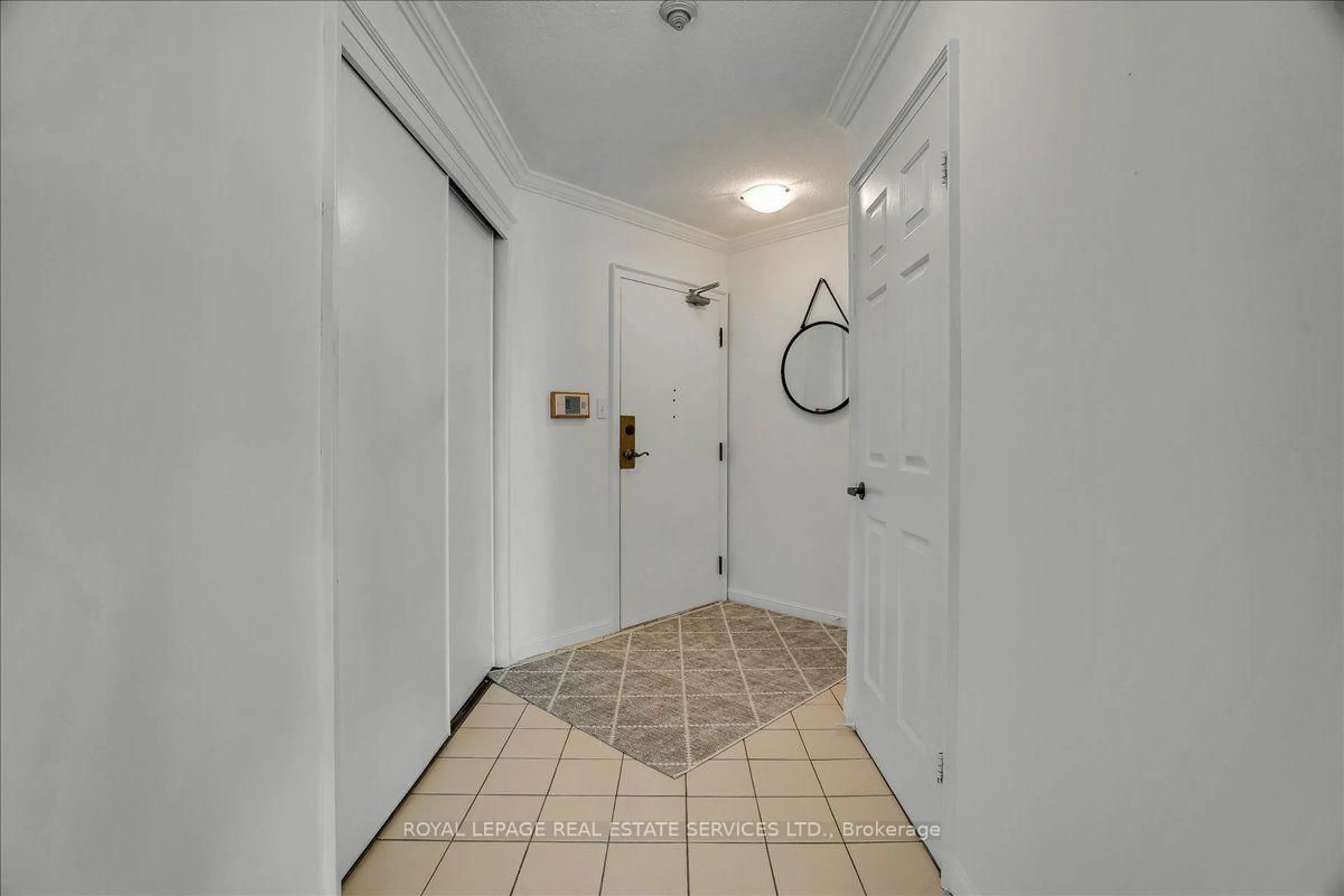 Indoor entryway for 5444 Yonge St #902, Toronto Ontario M2N 6J4