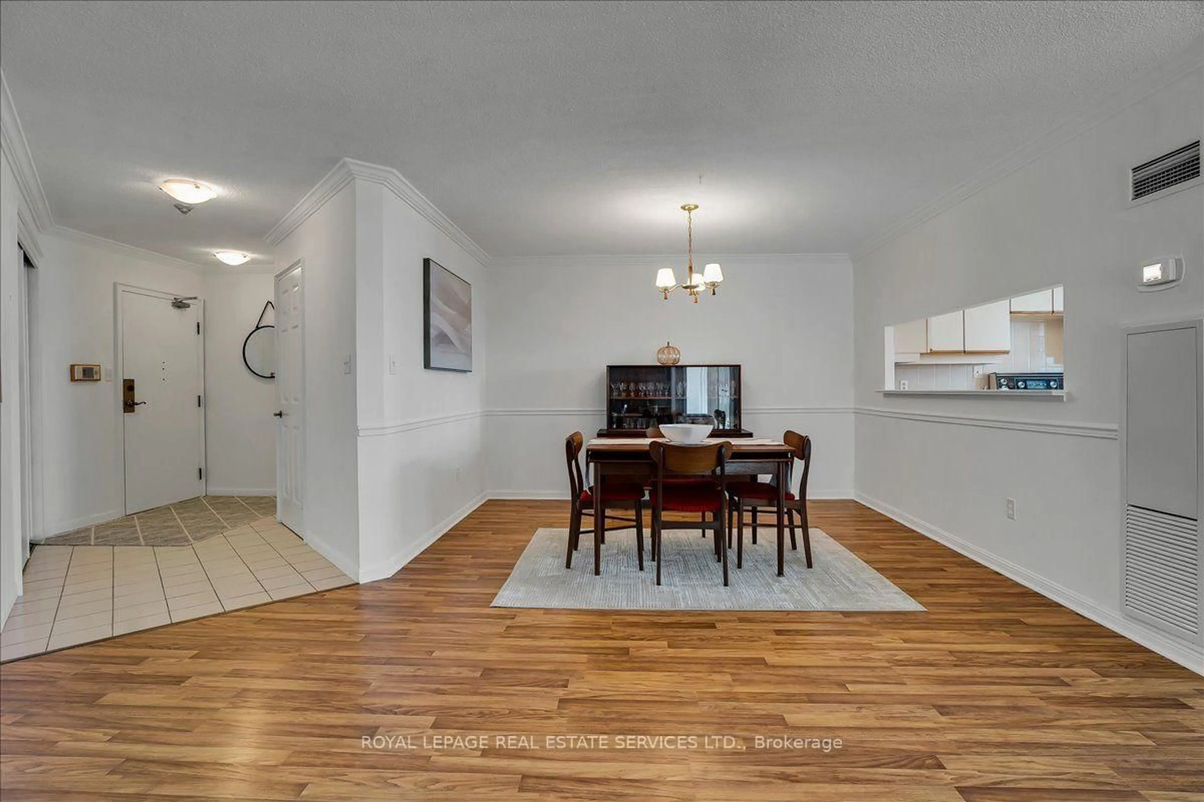 Dining room, wood/laminate floor for 5444 Yonge St #902, Toronto Ontario M2N 6J4