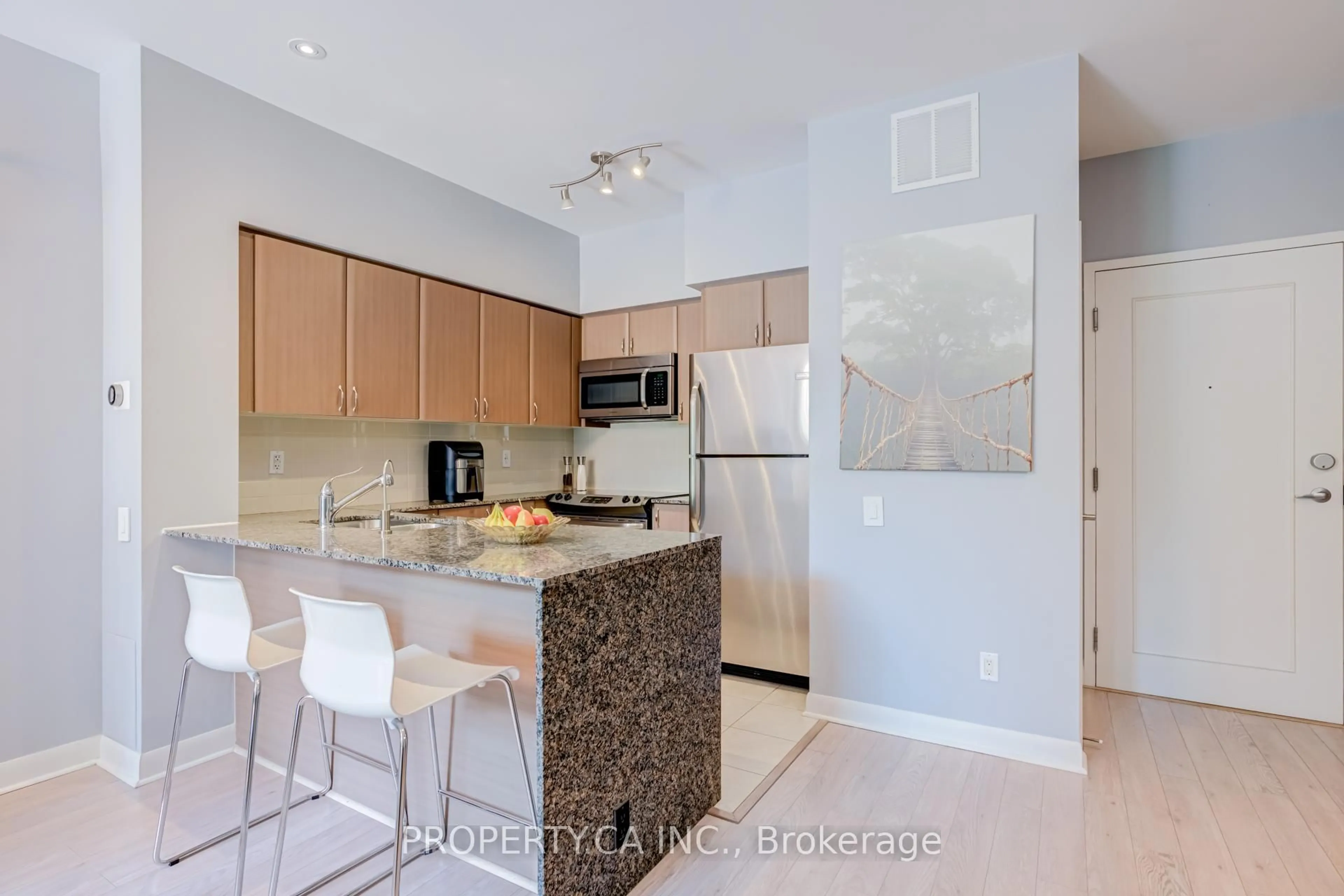 Standard kitchen, unknown for 525 Wilson Ave #118, Toronto Ontario M3H 0A7