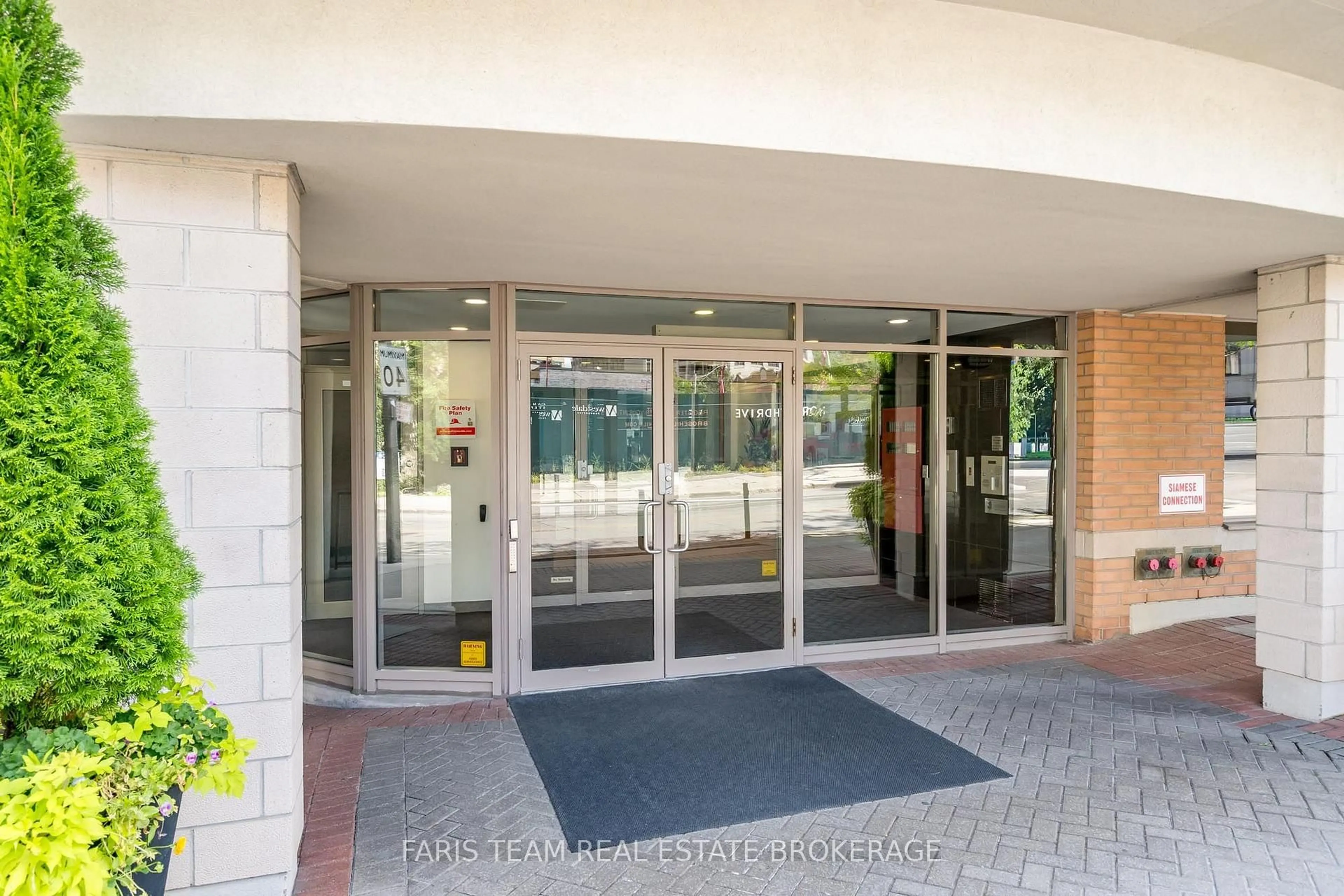 Indoor foyer for 5 Rosehill Ave #703, Toronto Ontario M4T 3A6