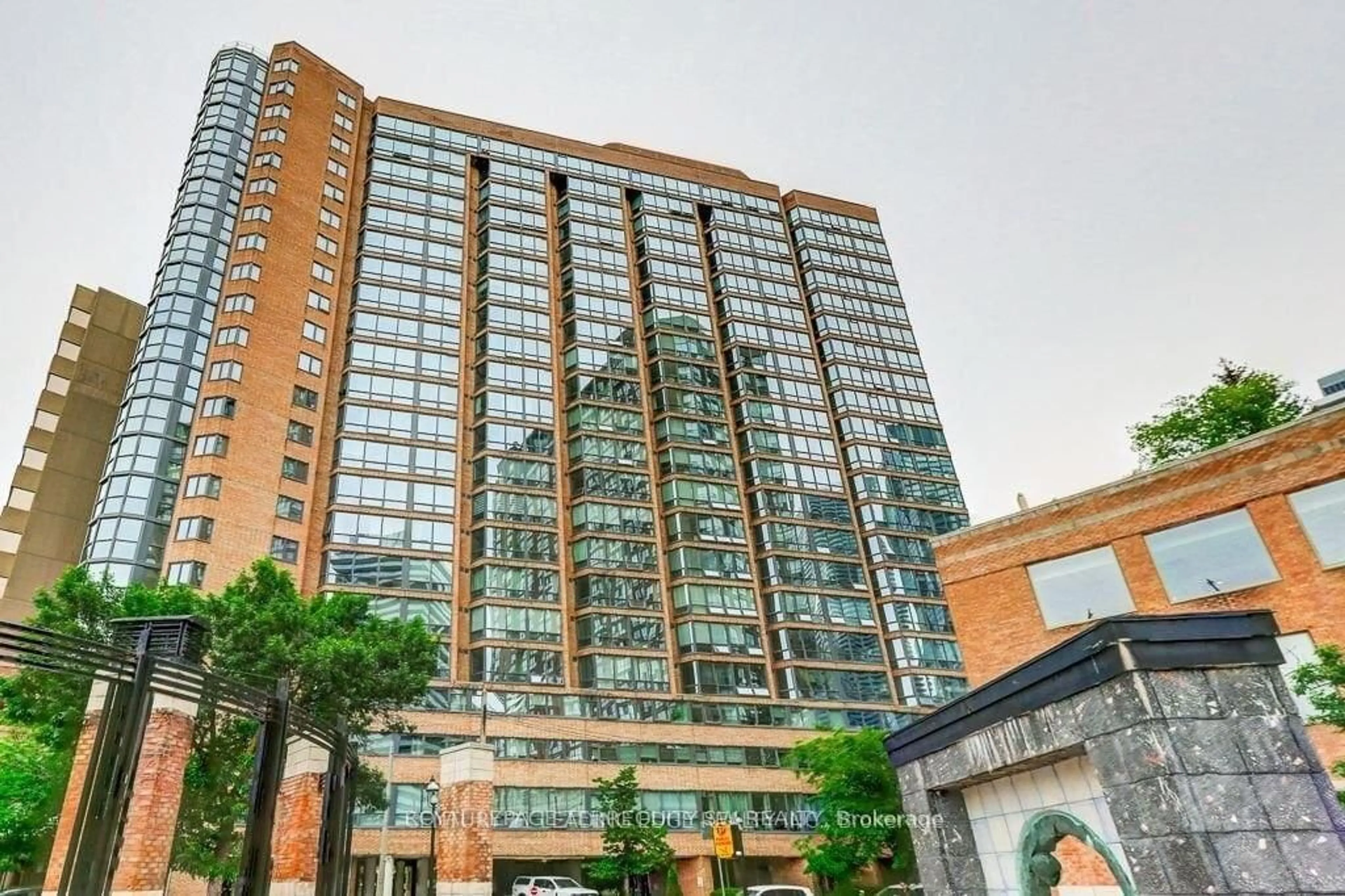 Indoor foyer for 1055 Bay St #407, Toronto Ontario M5S 3A3