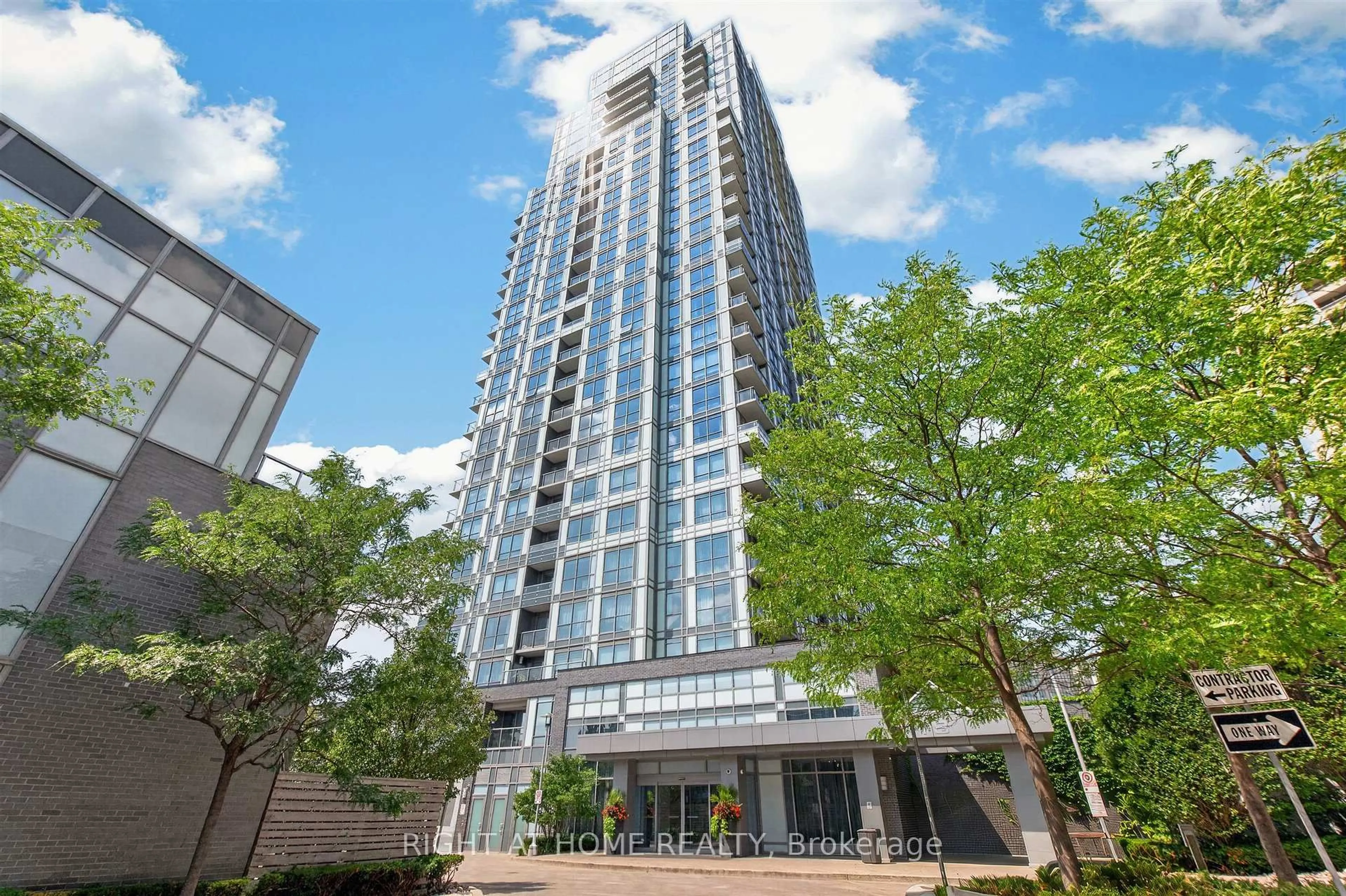 Indoor foyer for 18 Graydon Hall Dr #509, Toronto Ontario M3A 0A4