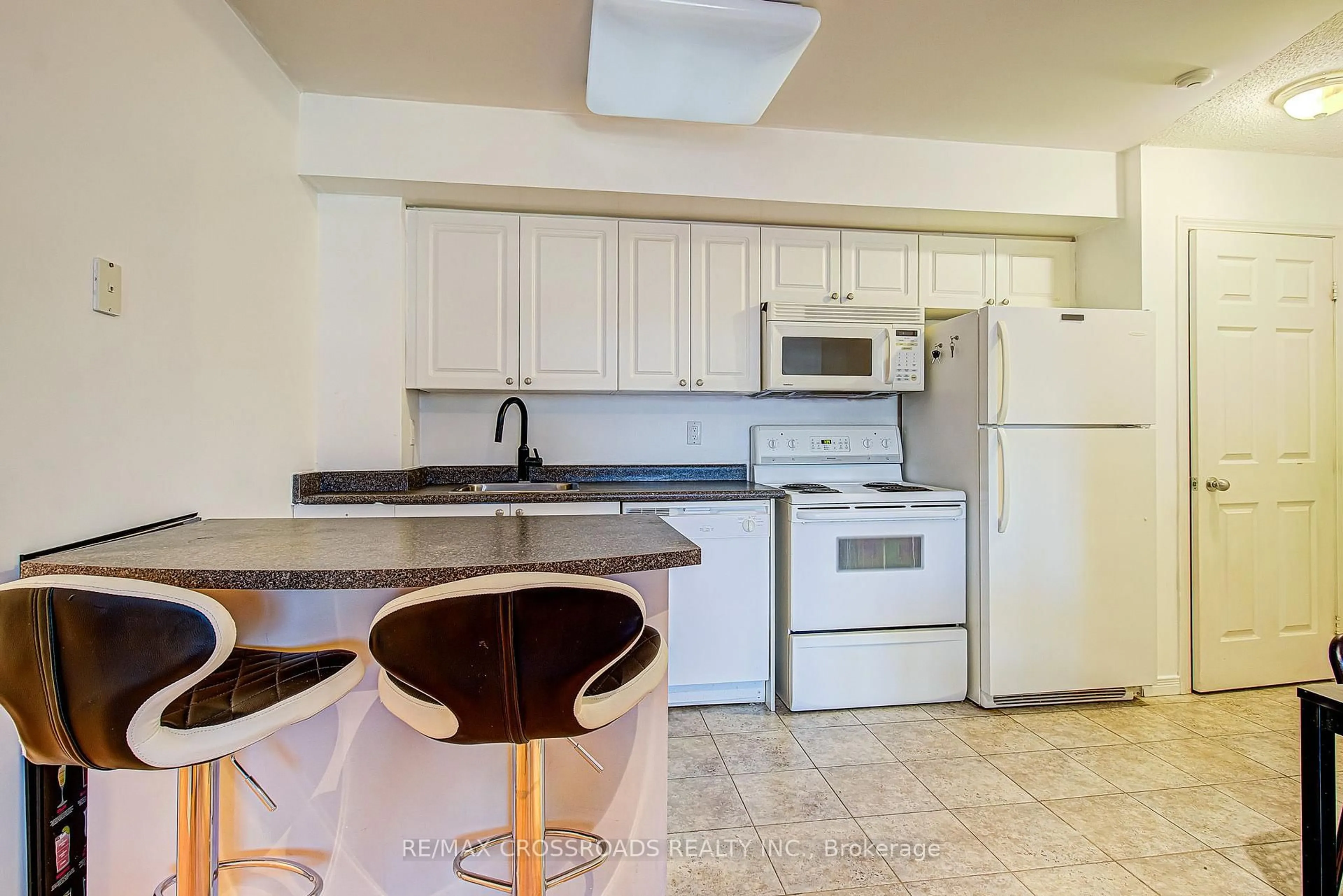 Standard kitchen, ceramic/tile floor for 30 Harrison Garden Blvd #1512, Toronto Ontario M2N 7A9