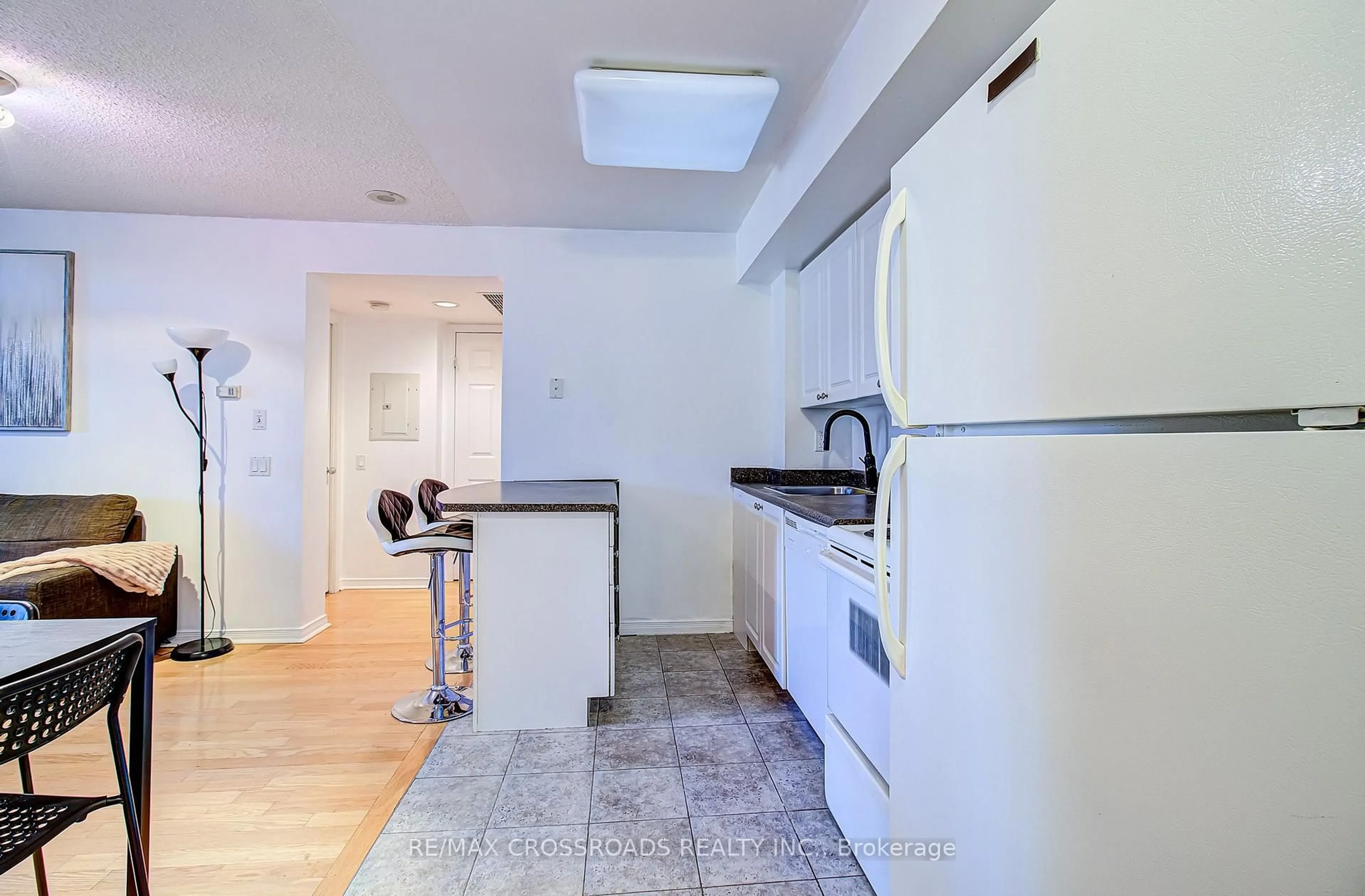Standard kitchen, unknown for 30 Harrison Garden Blvd #1512, Toronto Ontario M2N 7A9