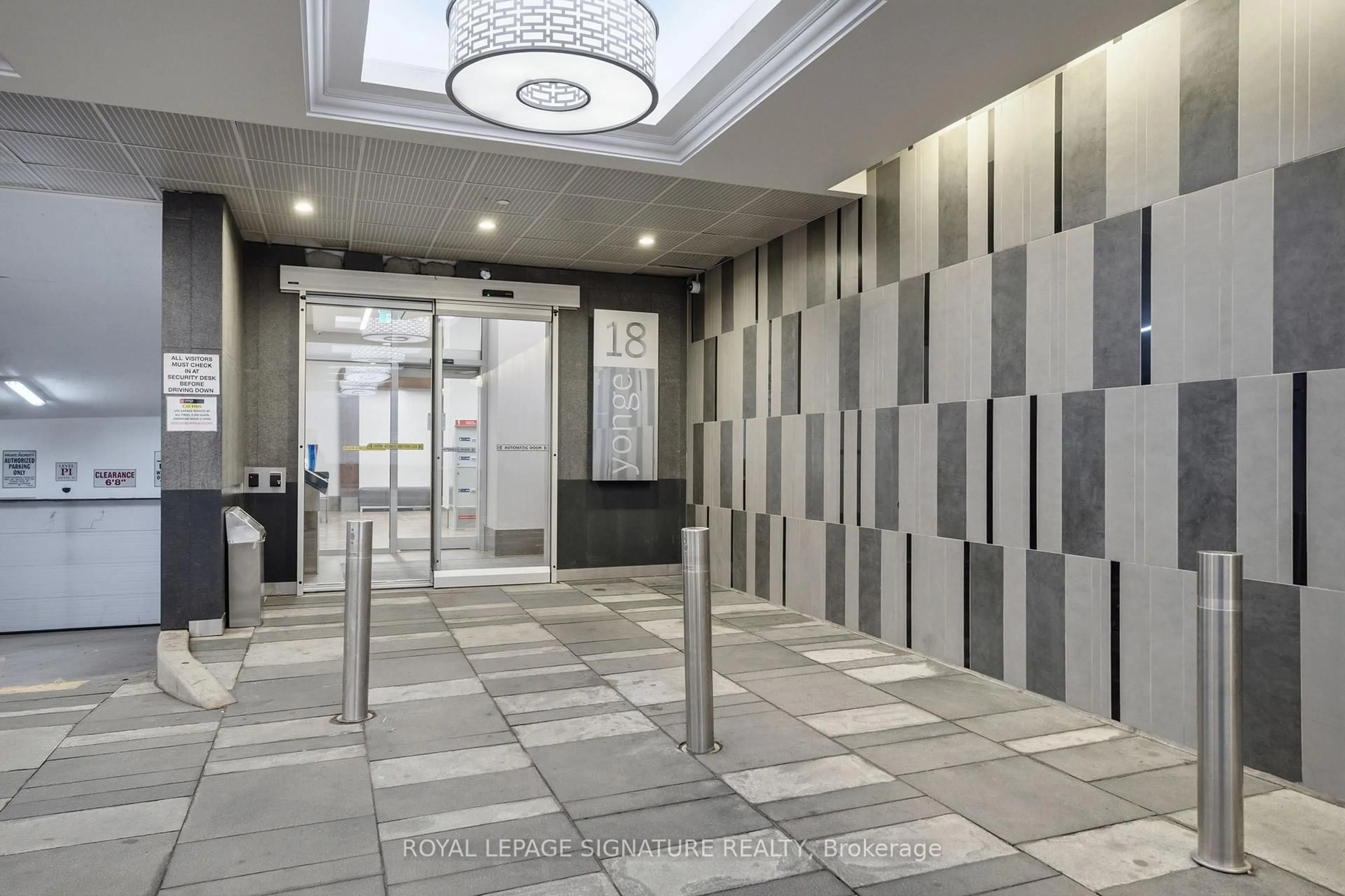Indoor foyer for 18 Yonge St #2011, Toronto Ontario M5E 1Z8