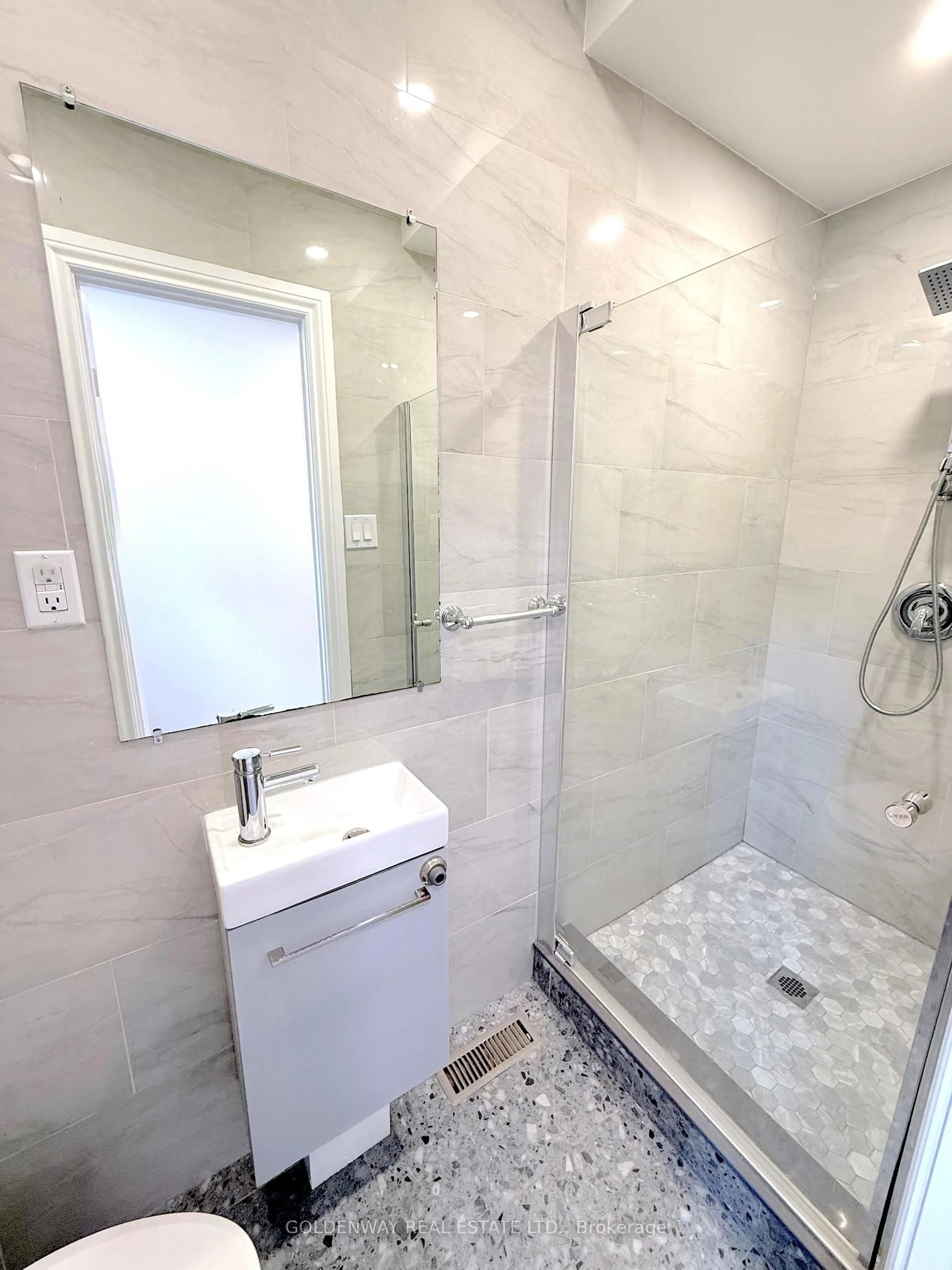 Contemporary bathroom, ceramic/tile floor for 114 Loganberry Cres, Toronto Ontario M2H 3H1