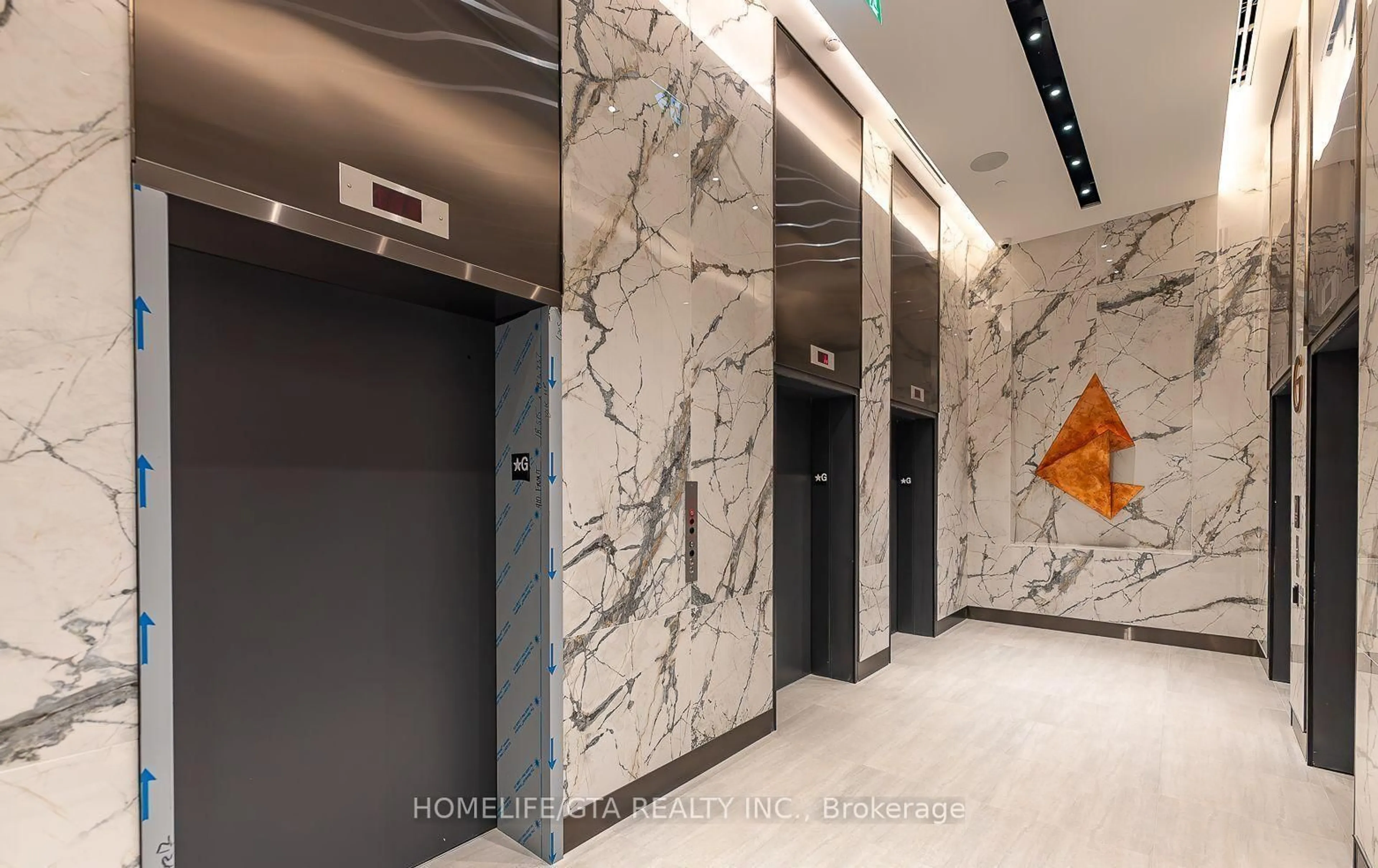 Indoor foyer for 470 Front St #1709, Toronto Ontario M5V 0V6