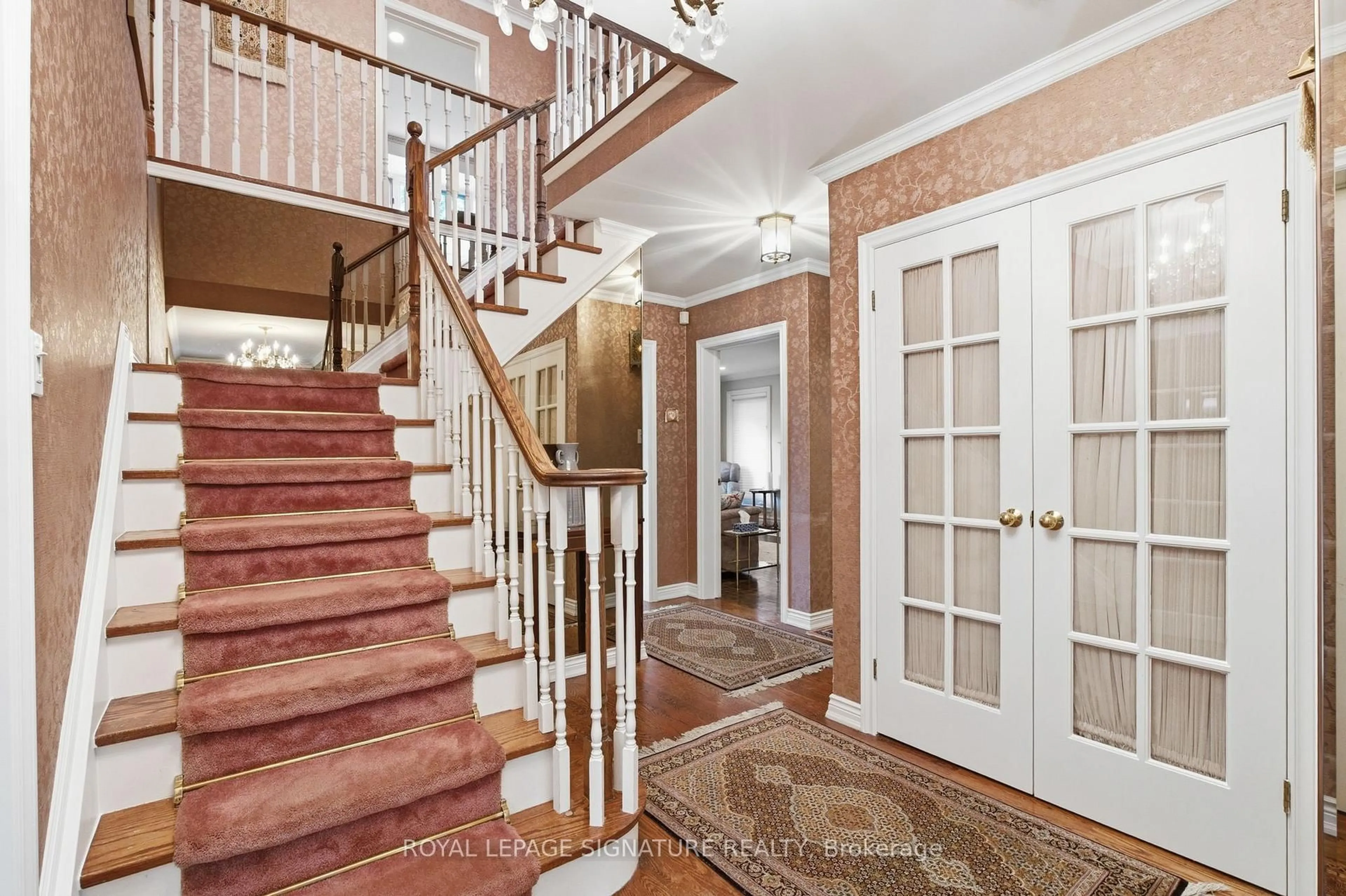 Indoor foyer for 20 Wellesbourne Cres, Toronto Ontario M2H 1Y7