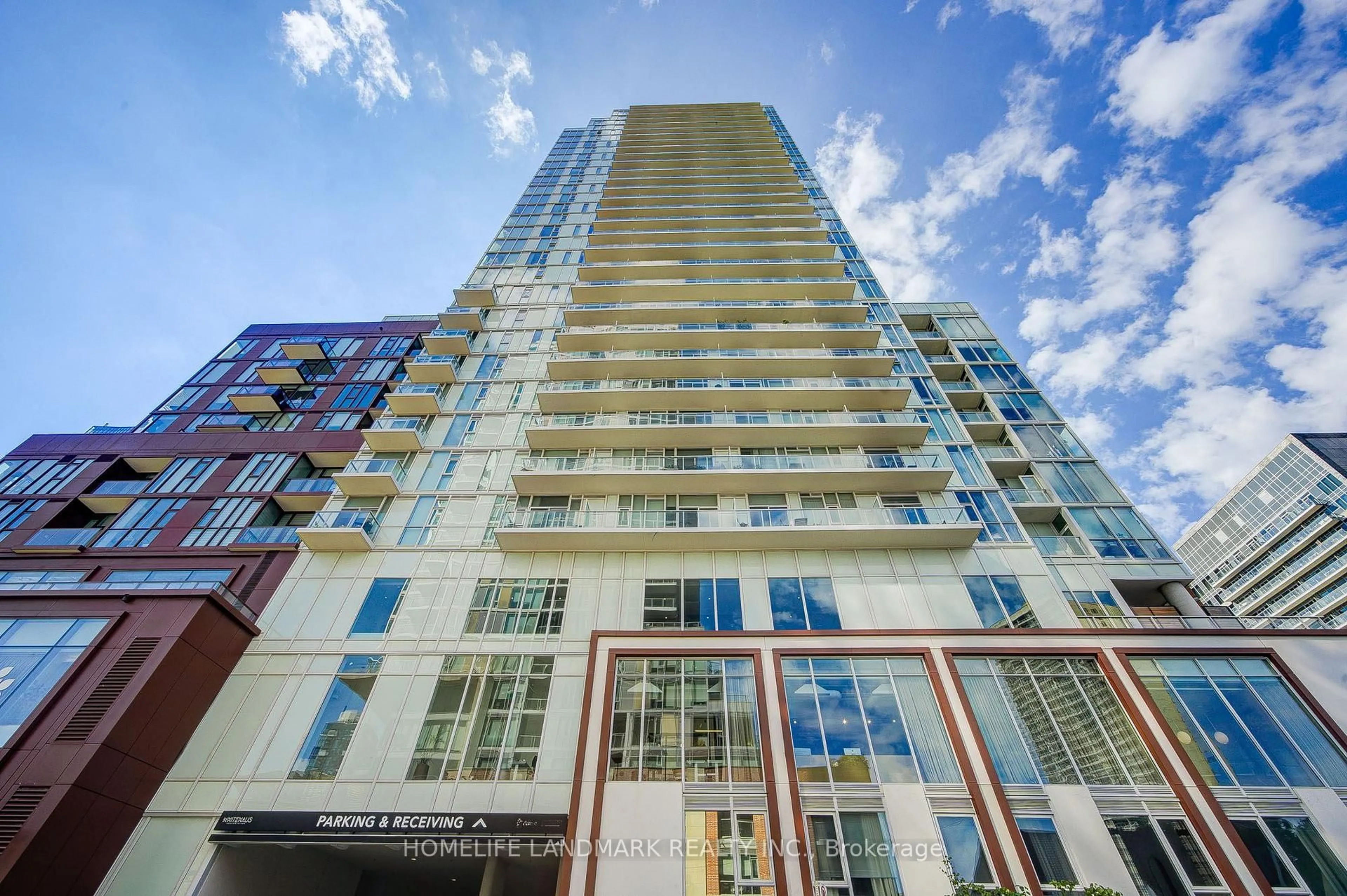 Indoor foyer for 33 Helendale Ave #601, Toronto Ontario M4R 0A4