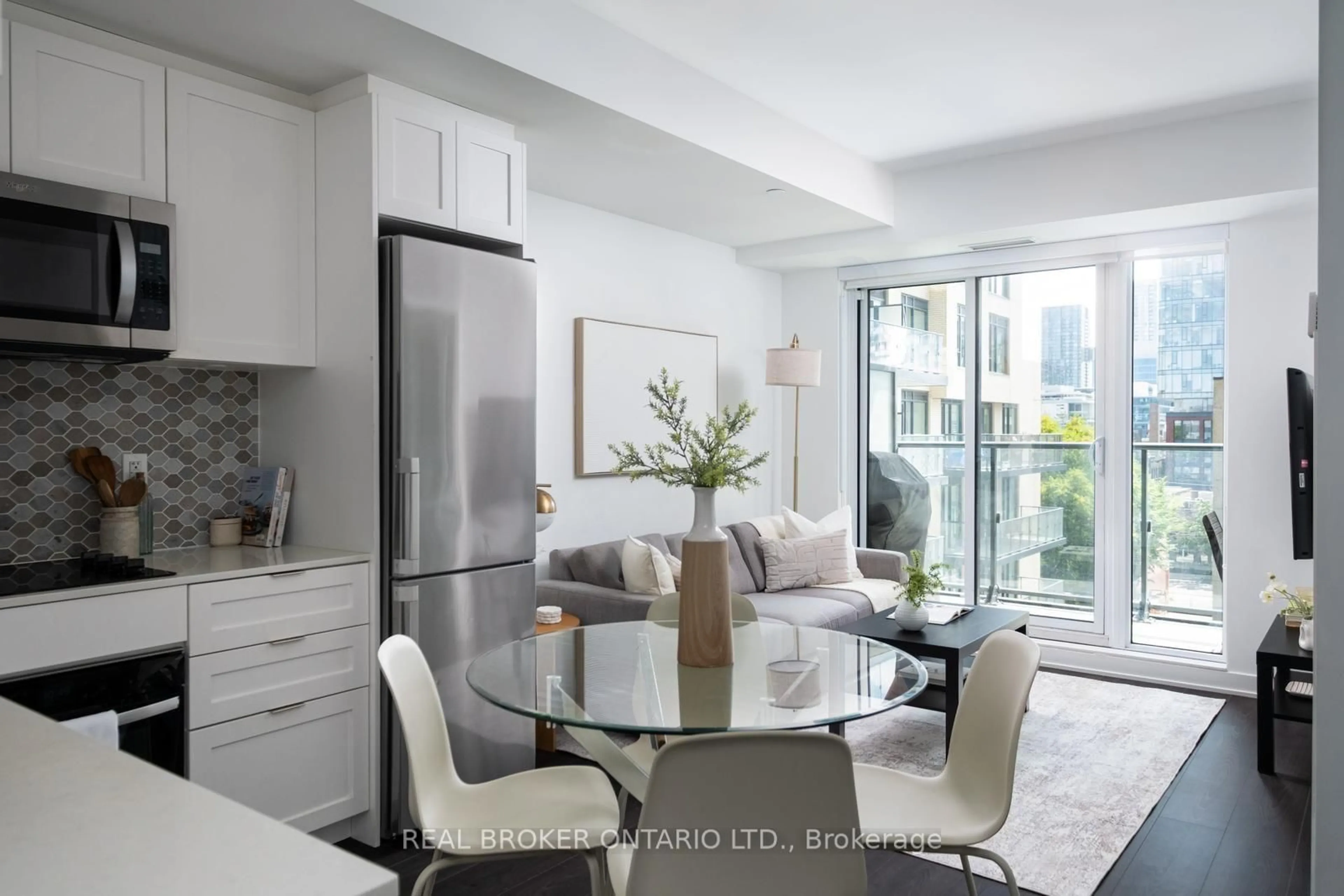 Unknown for 543 Richmond St #528, Toronto Ontario M5V 0W9