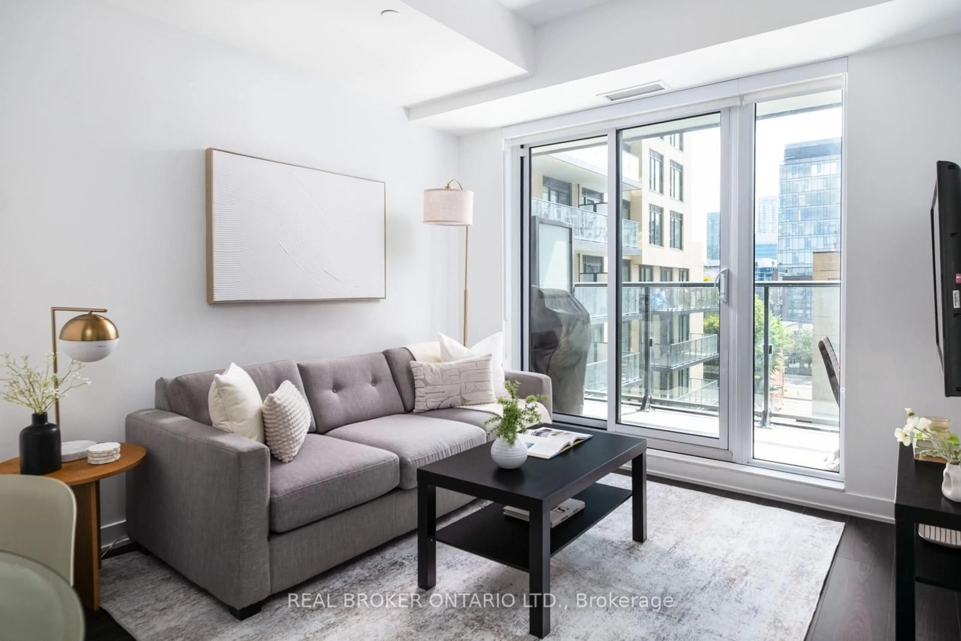 Living room with furniture, unknown for 543 Richmond St #528, Toronto Ontario M5V 0W9