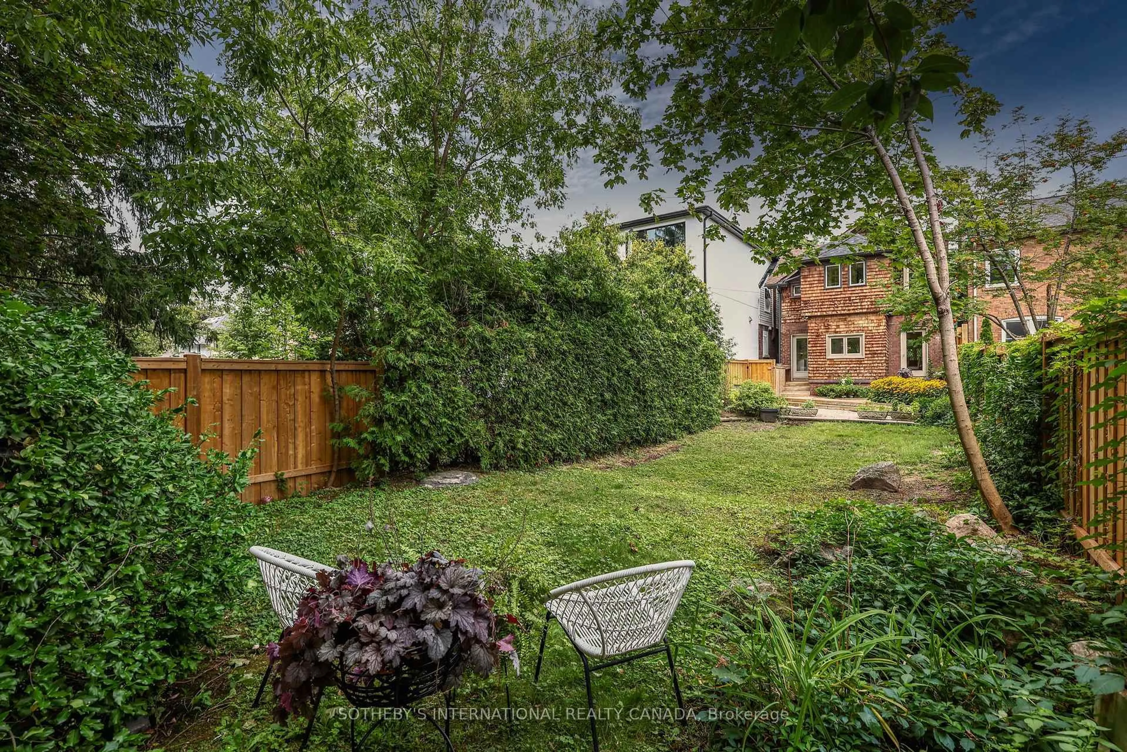 Patio, street for 129 Stibbard Ave, Toronto Ontario M4P 2B9