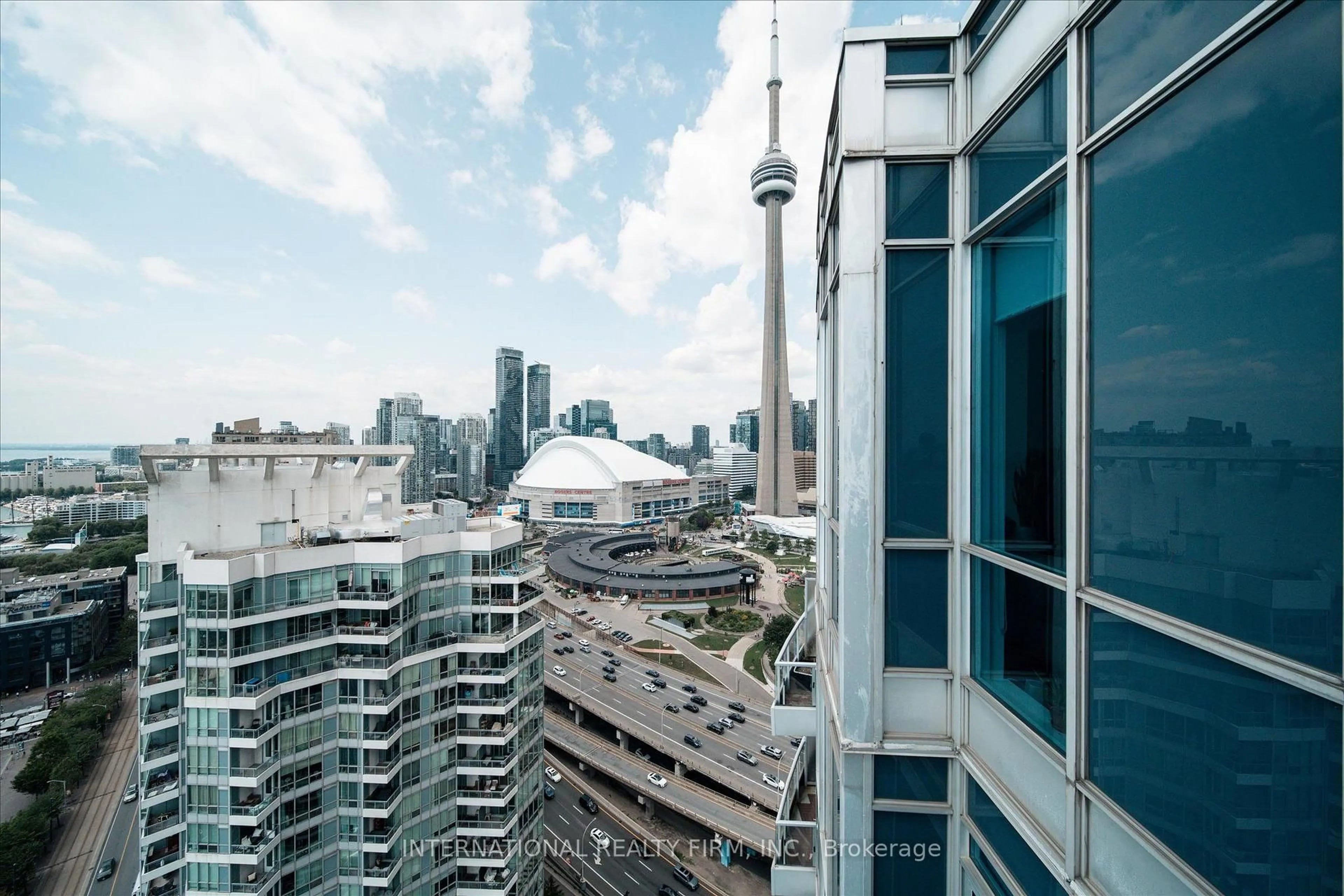 Unknown for 218 Queens Quay #Ph4, Toronto Ontario M5J 2Y6
