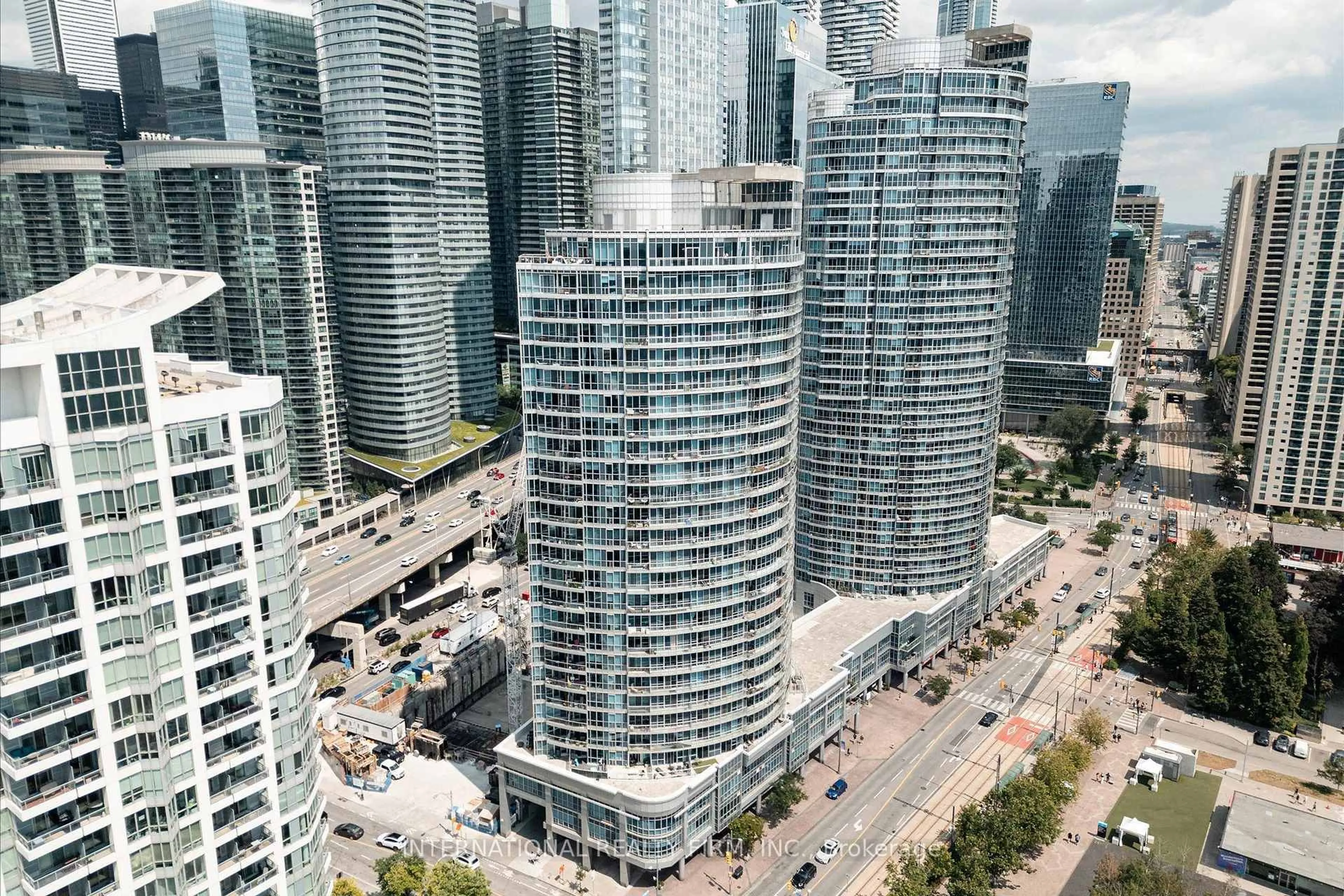 A pic from outside/outdoor area/front of a property/back of a property/a pic from drone, city buildings view from balcony for 218 Queens Quay #Ph4, Toronto Ontario M5J 2Y6