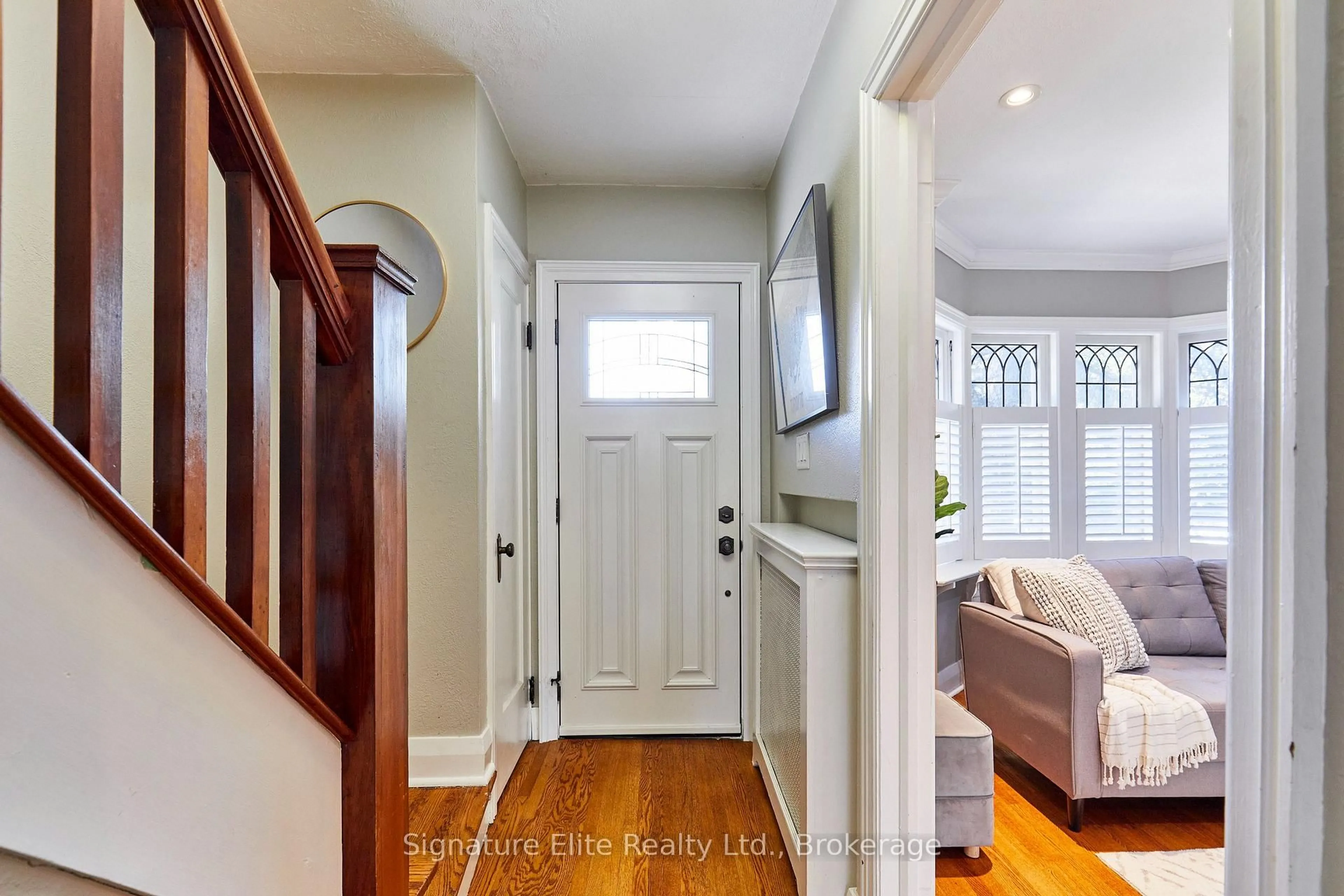 Indoor entryway for 153 Parkhurst Blvd, Toronto Ontario M4G 2E8
