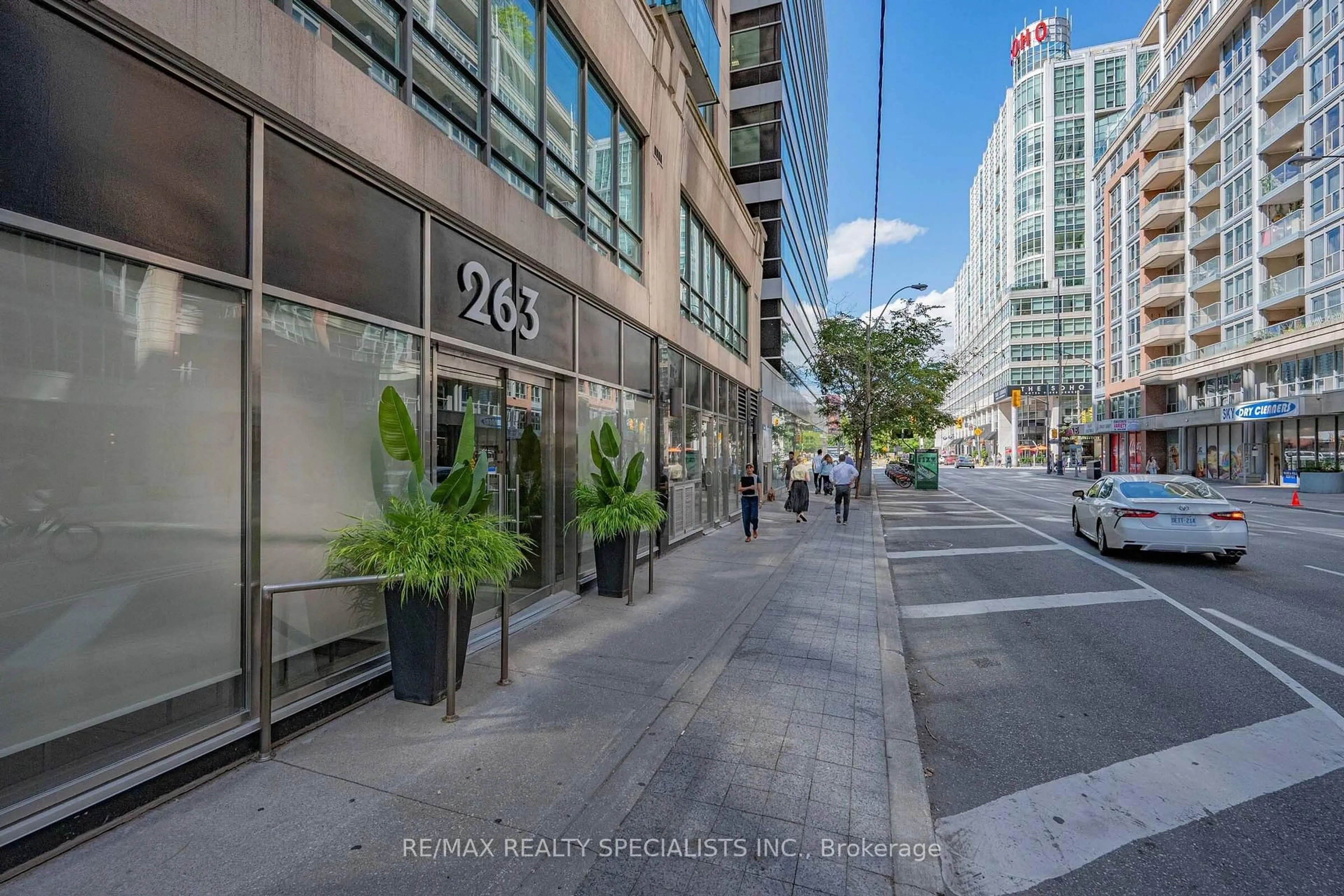 Patio, street for 263 Wellington St #503, Toronto Ontario M5V 3E6