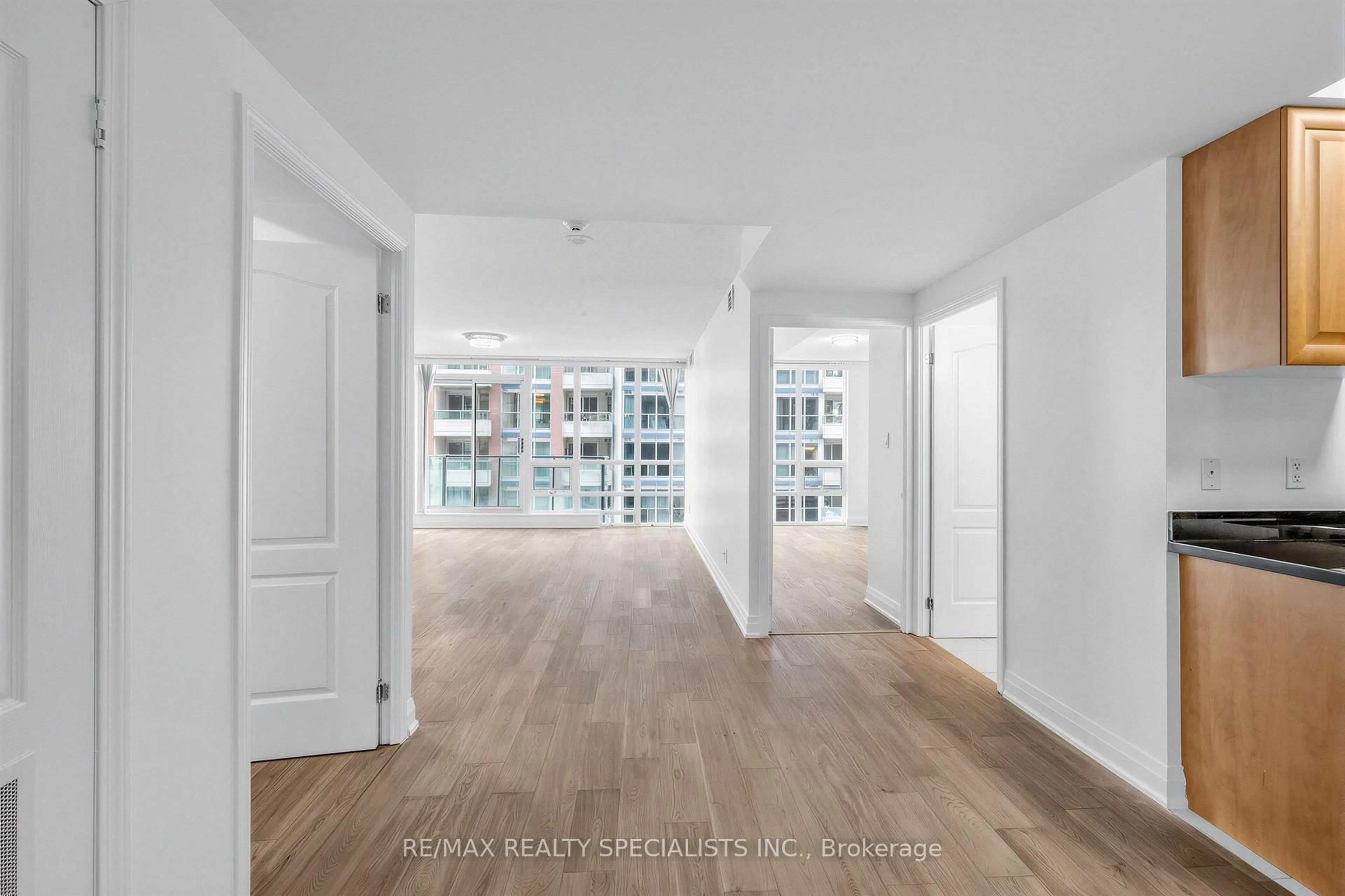 Indoor entryway for 263 Wellington St #503, Toronto Ontario M5V 3E6