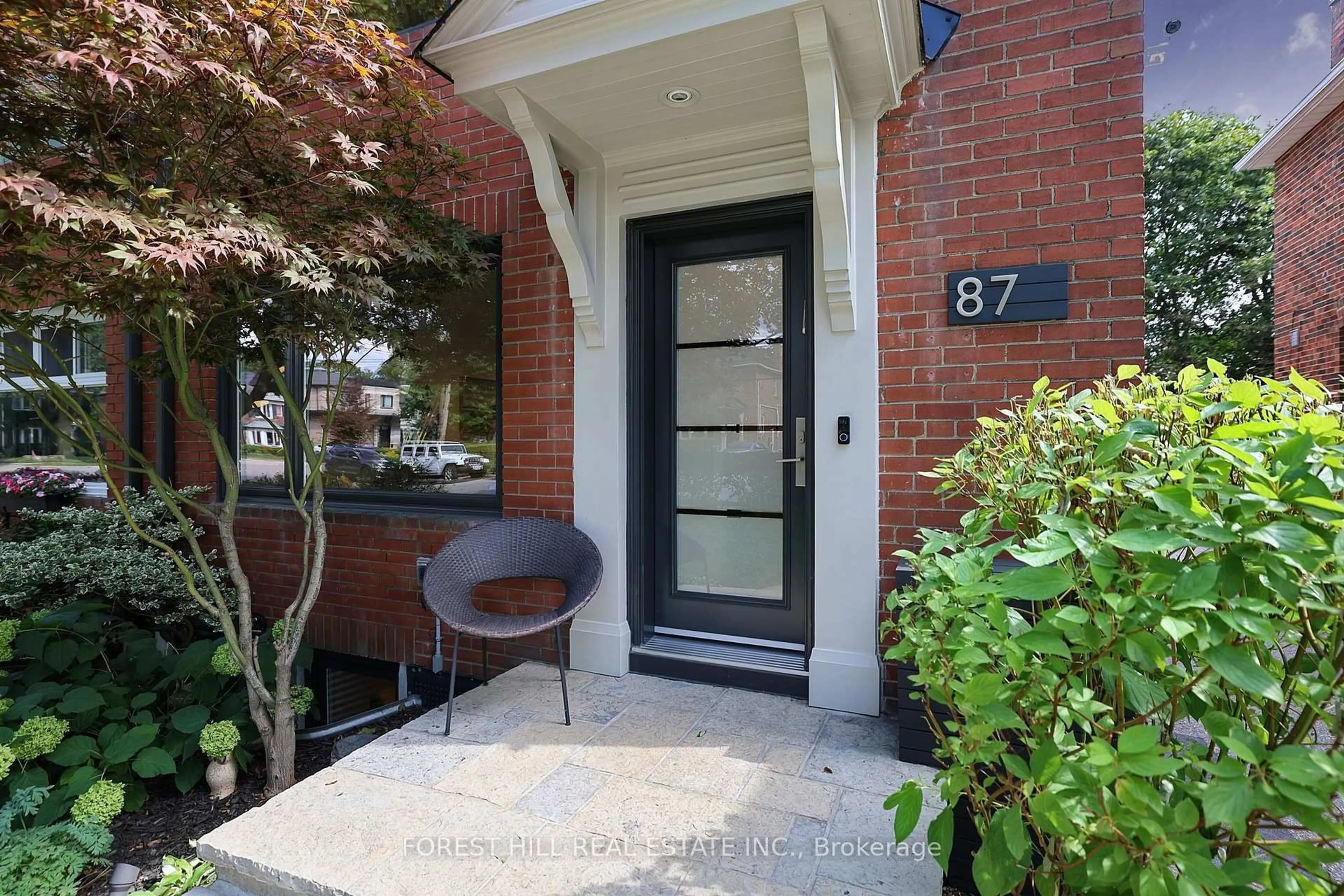 Indoor entryway for 87 Thursfield Cres, Toronto Ontario M4G 2N4