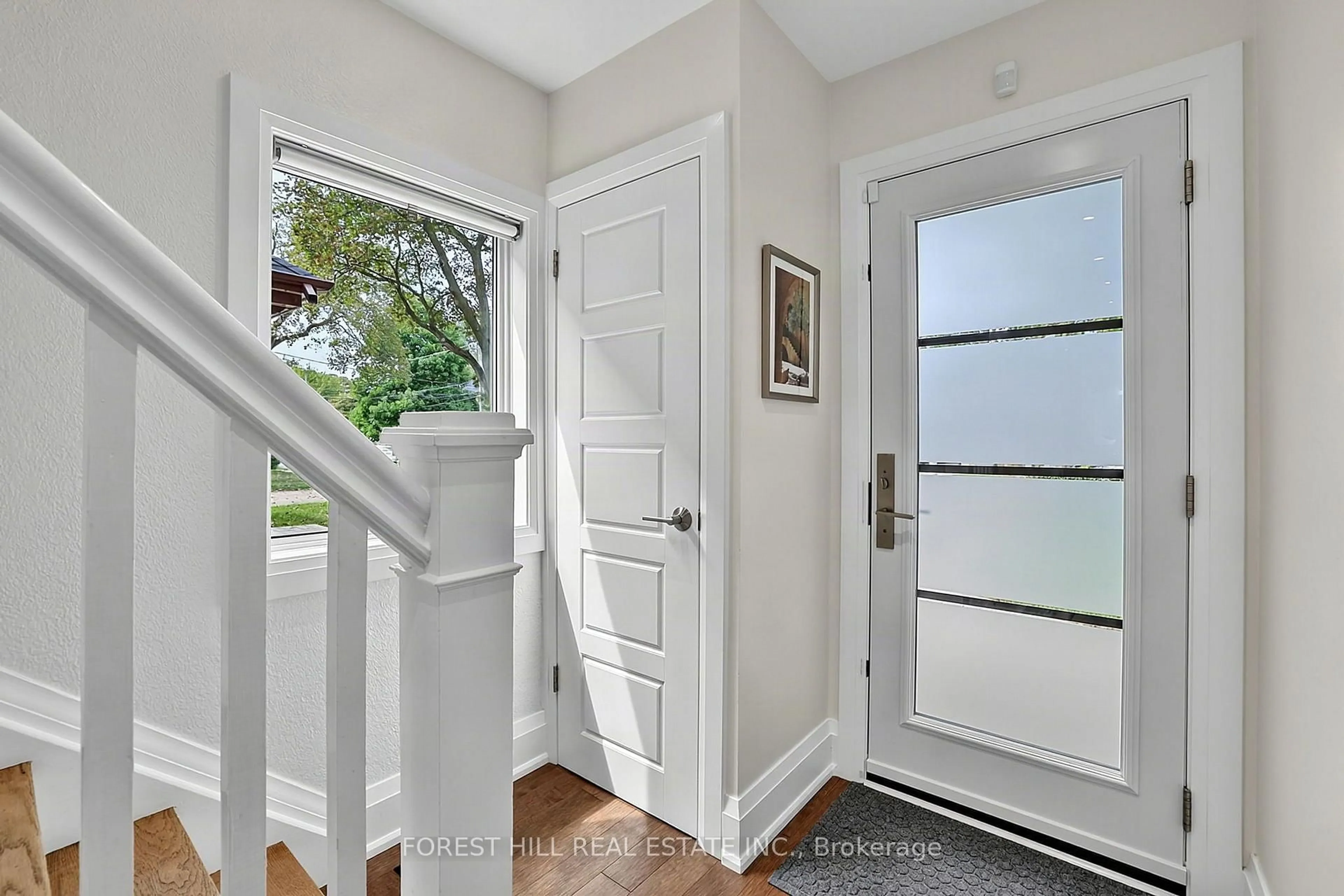 Indoor entryway for 87 Thursfield Cres, Toronto Ontario M4G 2N4