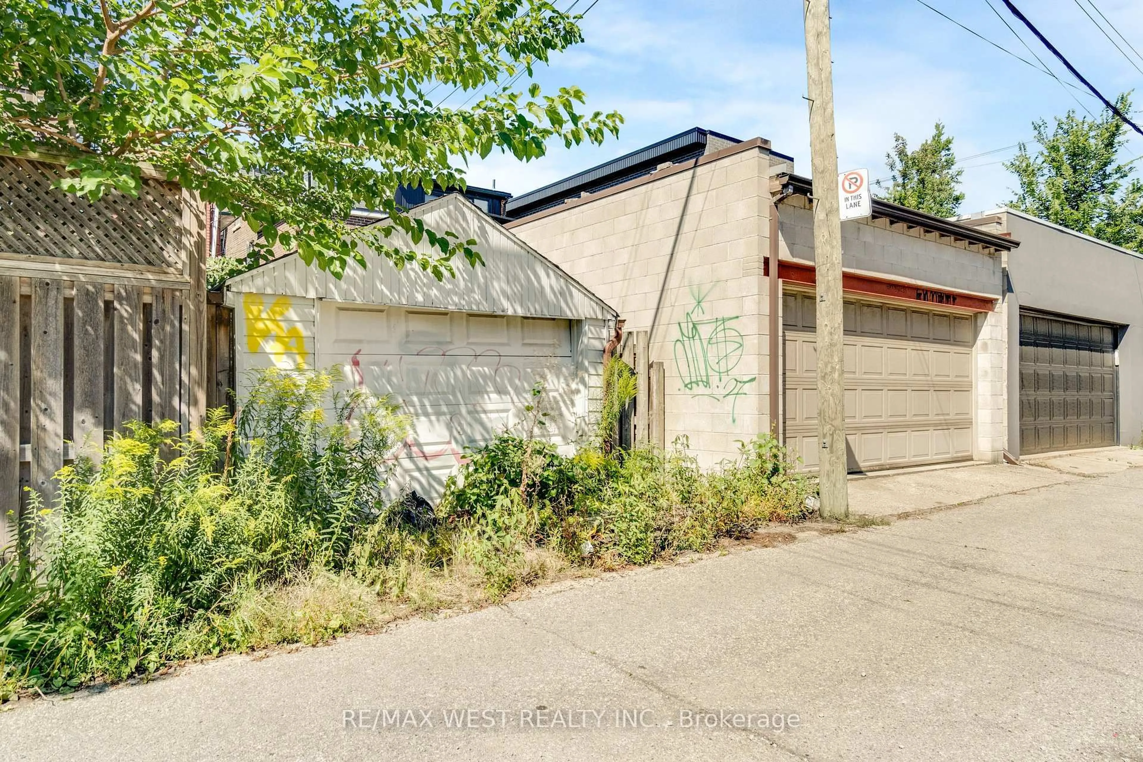 Unknown for 649 Crawford St, Toronto Ontario M6G 3K1