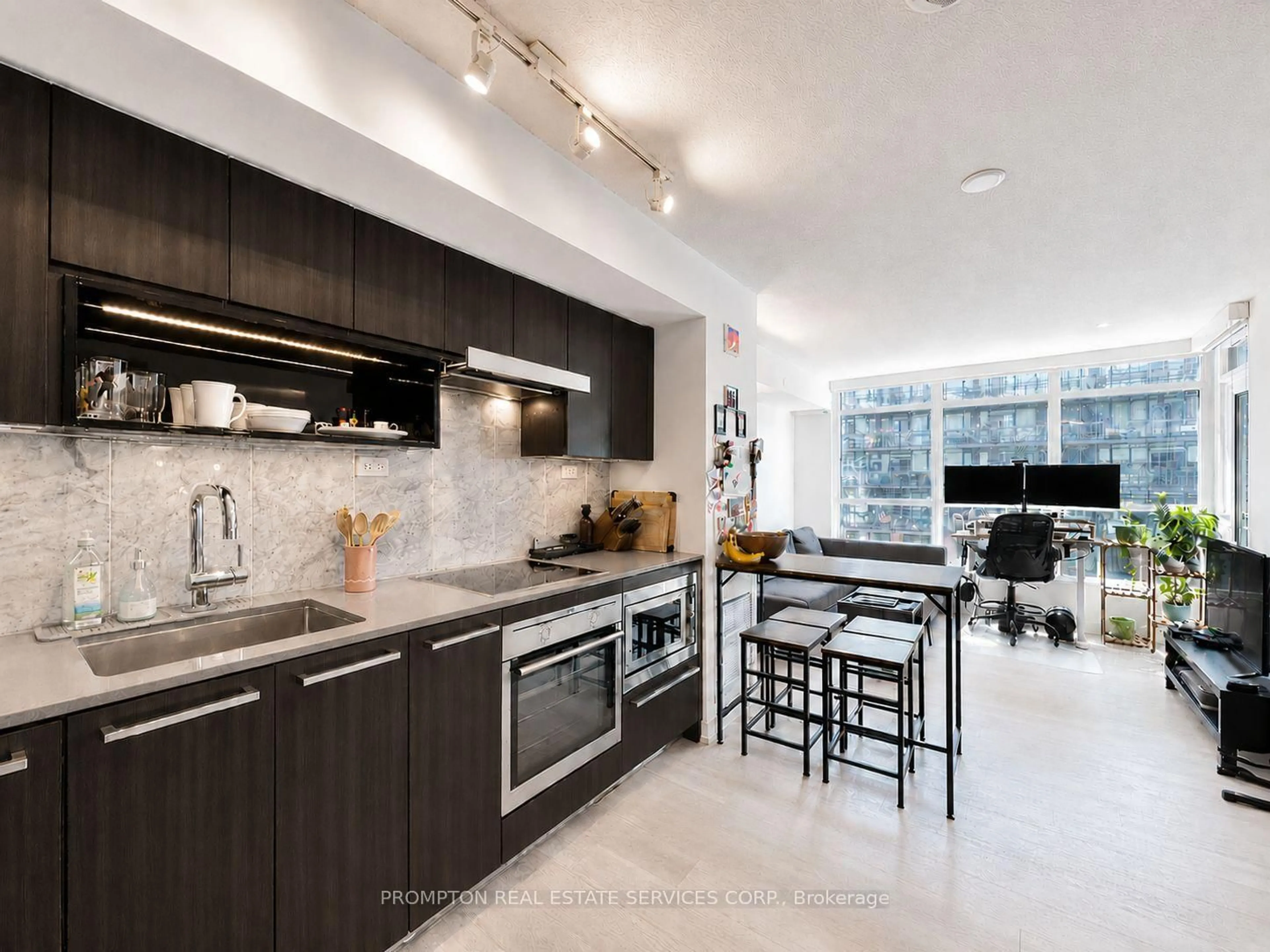 Contemporary kitchen, ceramic/tile floor for 80 Queens Wharf Rd #1015, Toronto Ontario M5V 0J2