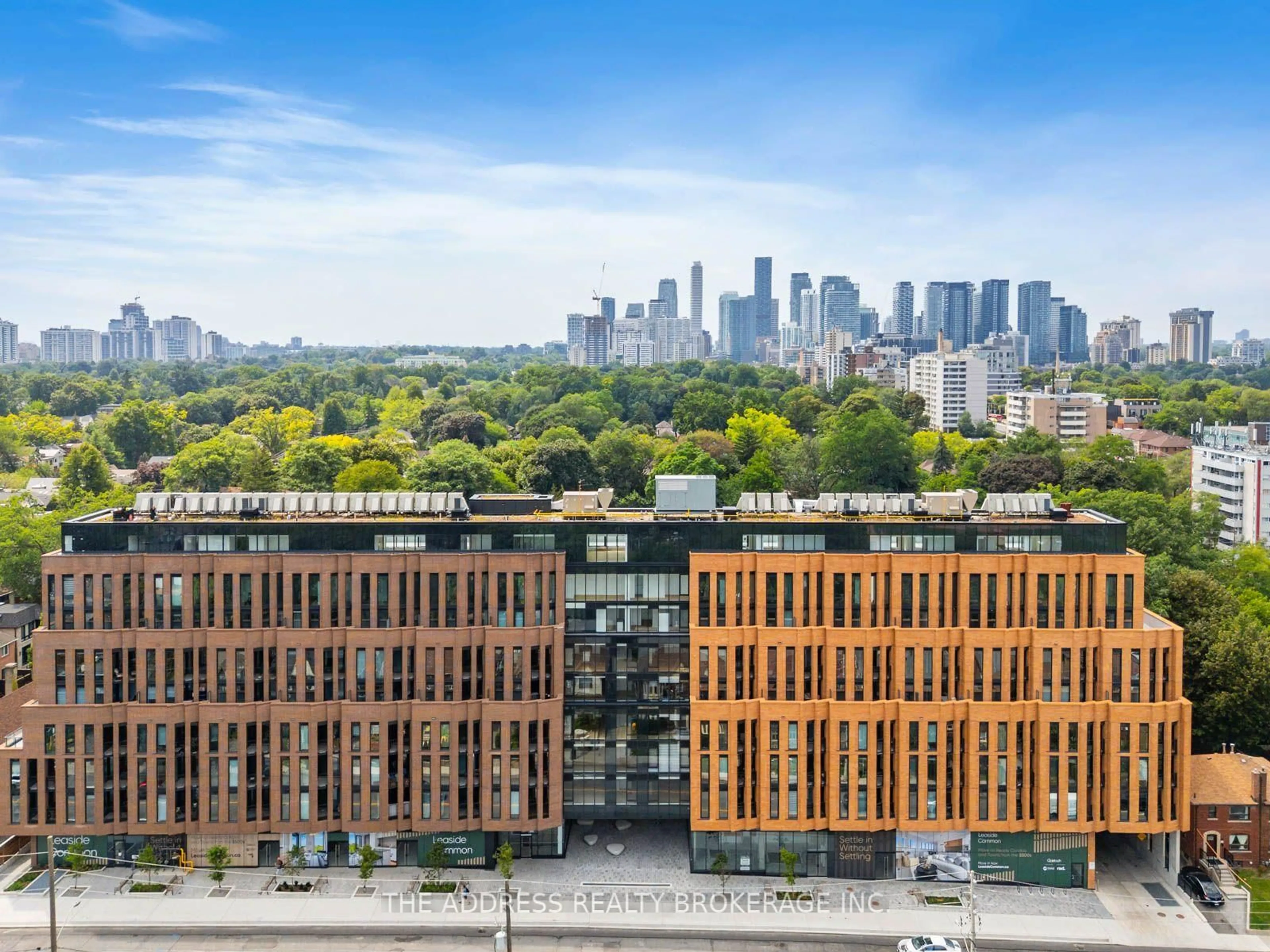 A pic from outside/outdoor area/front of a property/back of a property/a pic from drone, city buildings view from balcony for 1720 Bayview Ave #TH08, Toronto Ontario M4G 0E5