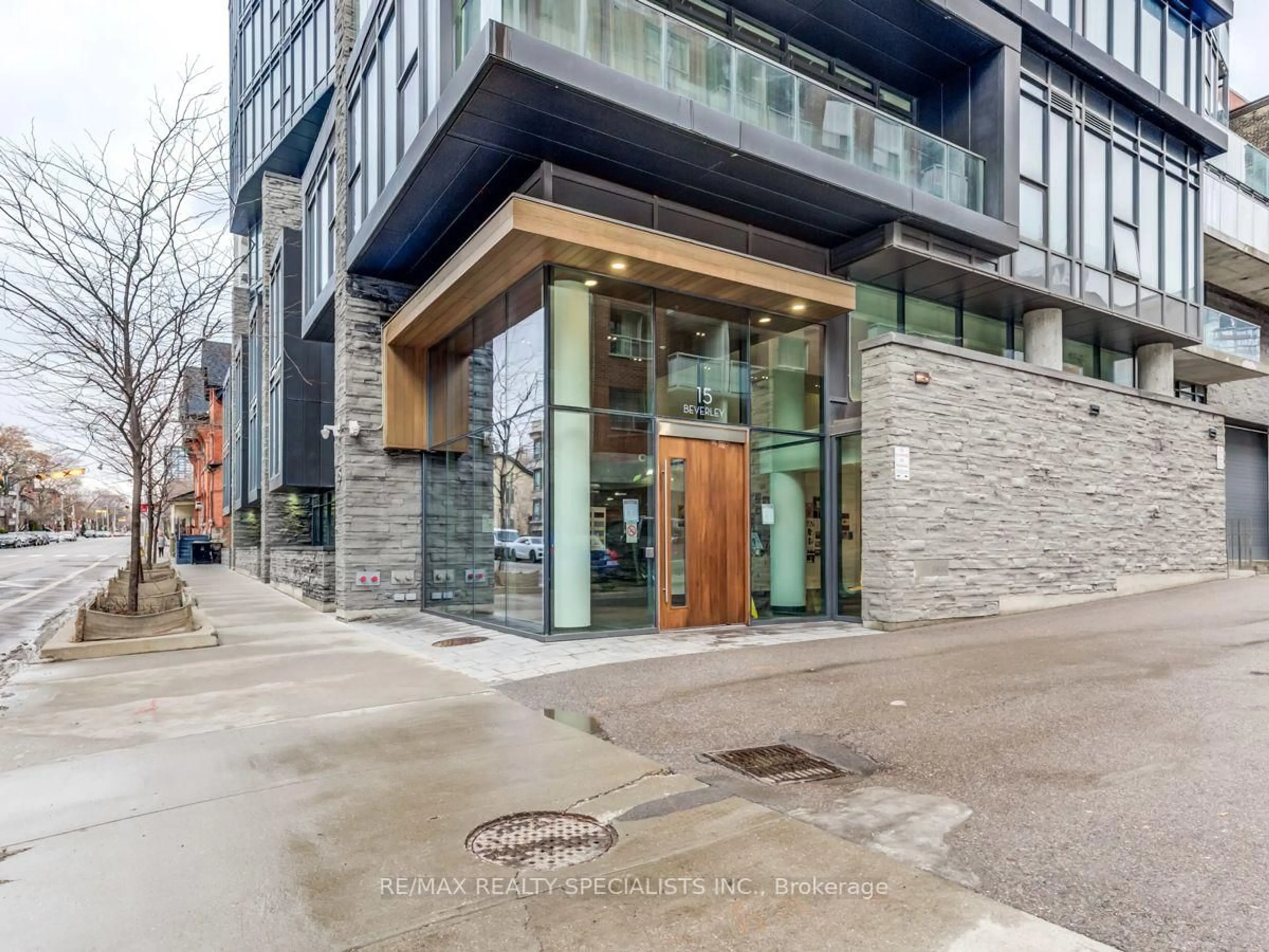 Indoor foyer for 15 Beverley St #304, Toronto Ontario M5T 1X8