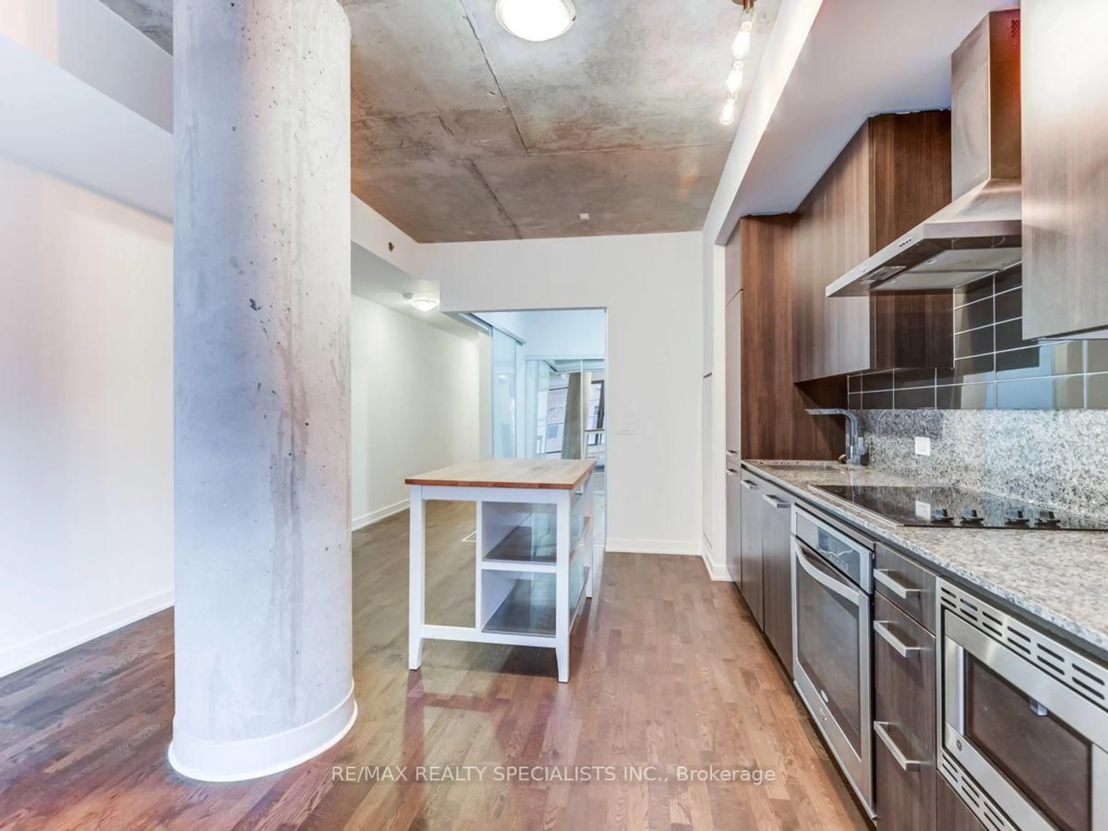 Unknown for 15 Beverley St #304, Toronto Ontario M5T 1X8