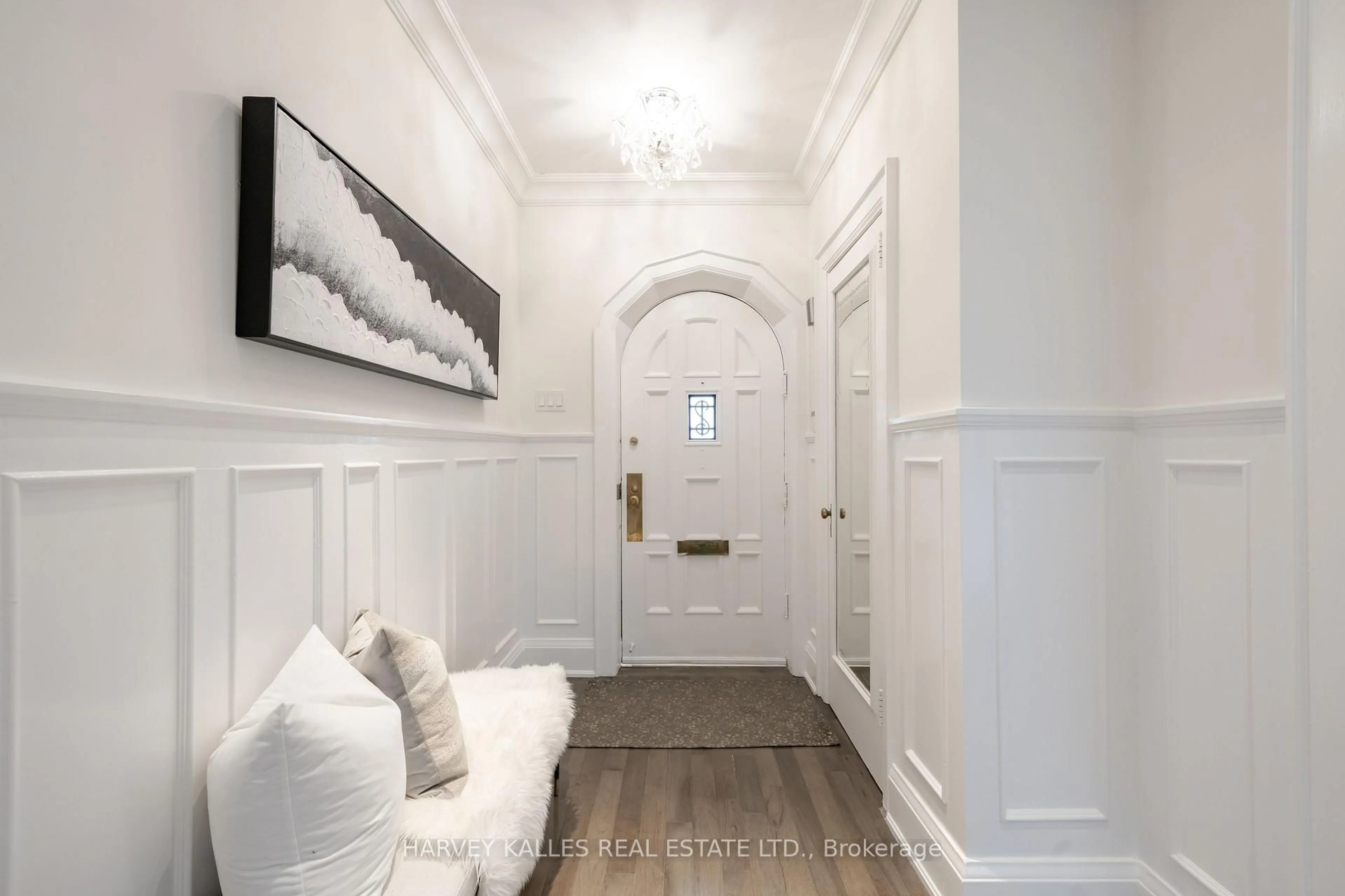 Indoor entryway for 6 Browside Ave, Toronto Ontario M5P 2V1