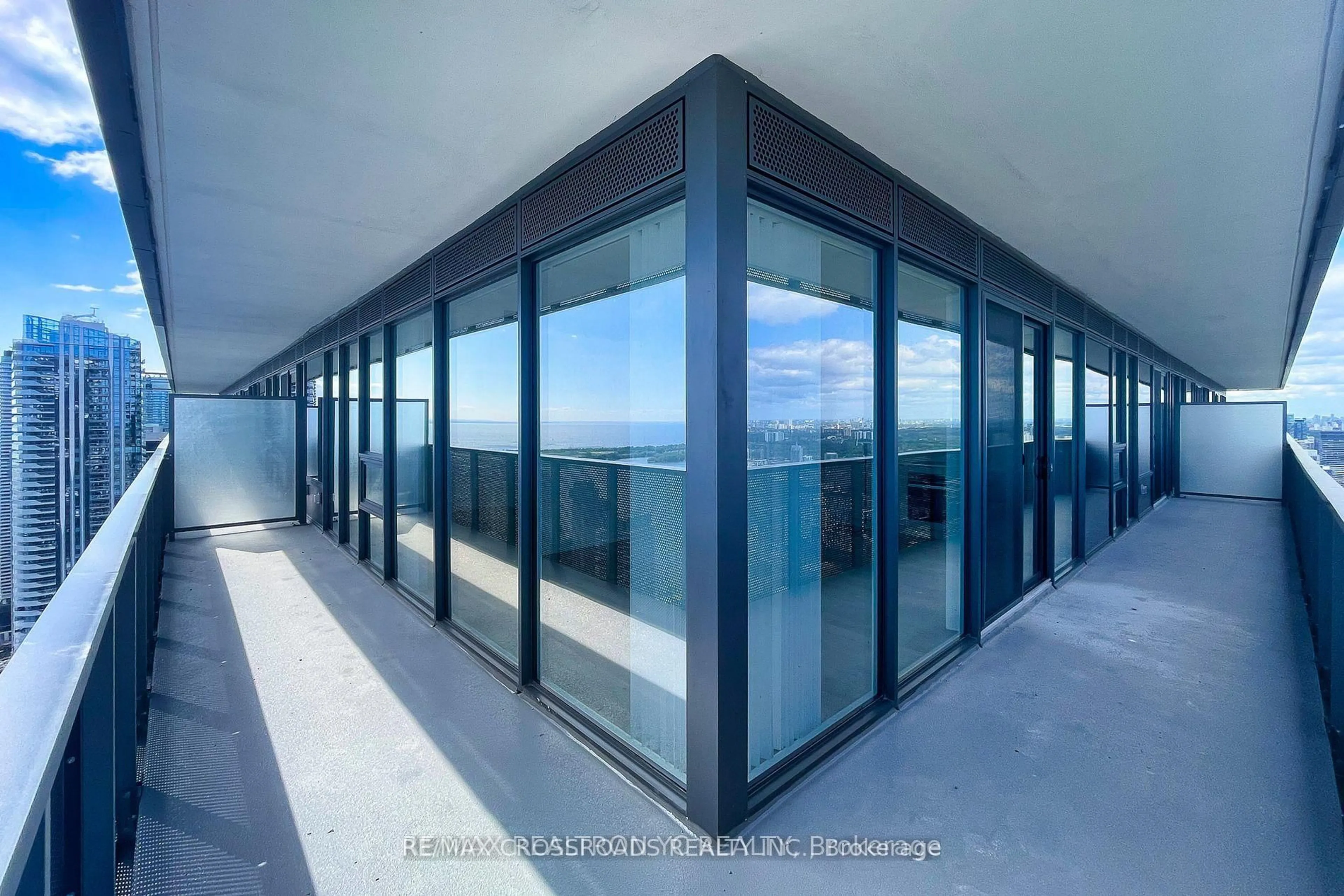Indoor foyer for 138 Downes St #5306, Toronto Ontario M5E 0E4