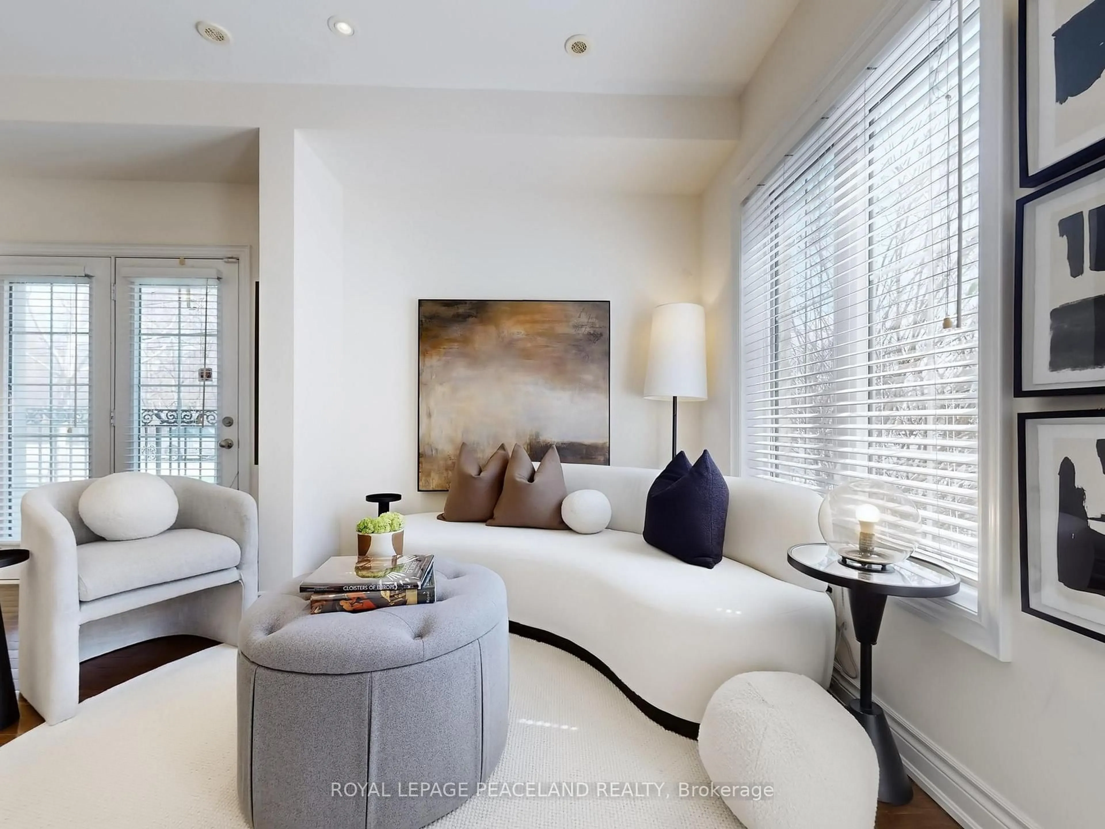 Living room with furniture, unknown for 82 Hargrave Lane, Toronto Ontario M4N 0A4