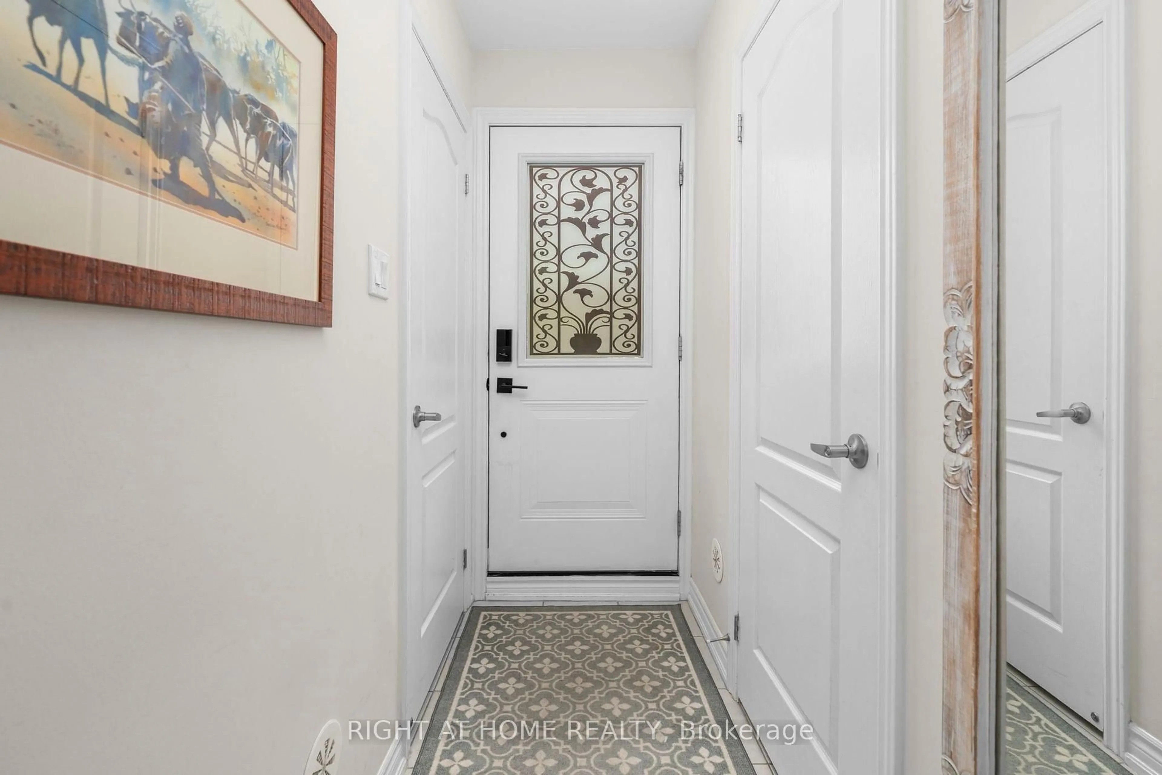 Indoor entryway for 27 Coneflower Cres #31, Toronto Ontario M2R 0A5