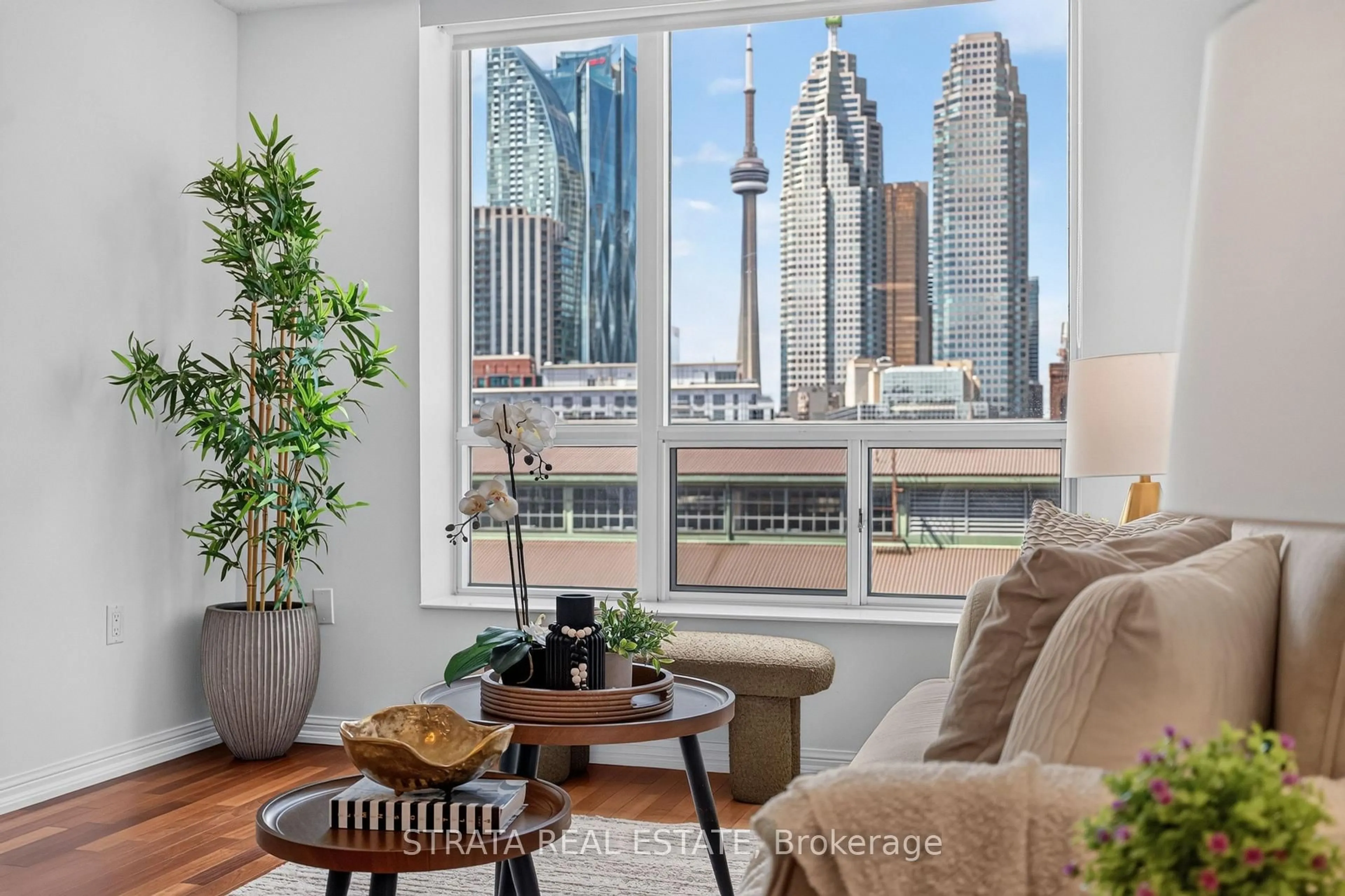 Living room with furniture, unknown for 109 Front St #814, Toronto Ontario M5A 4P7