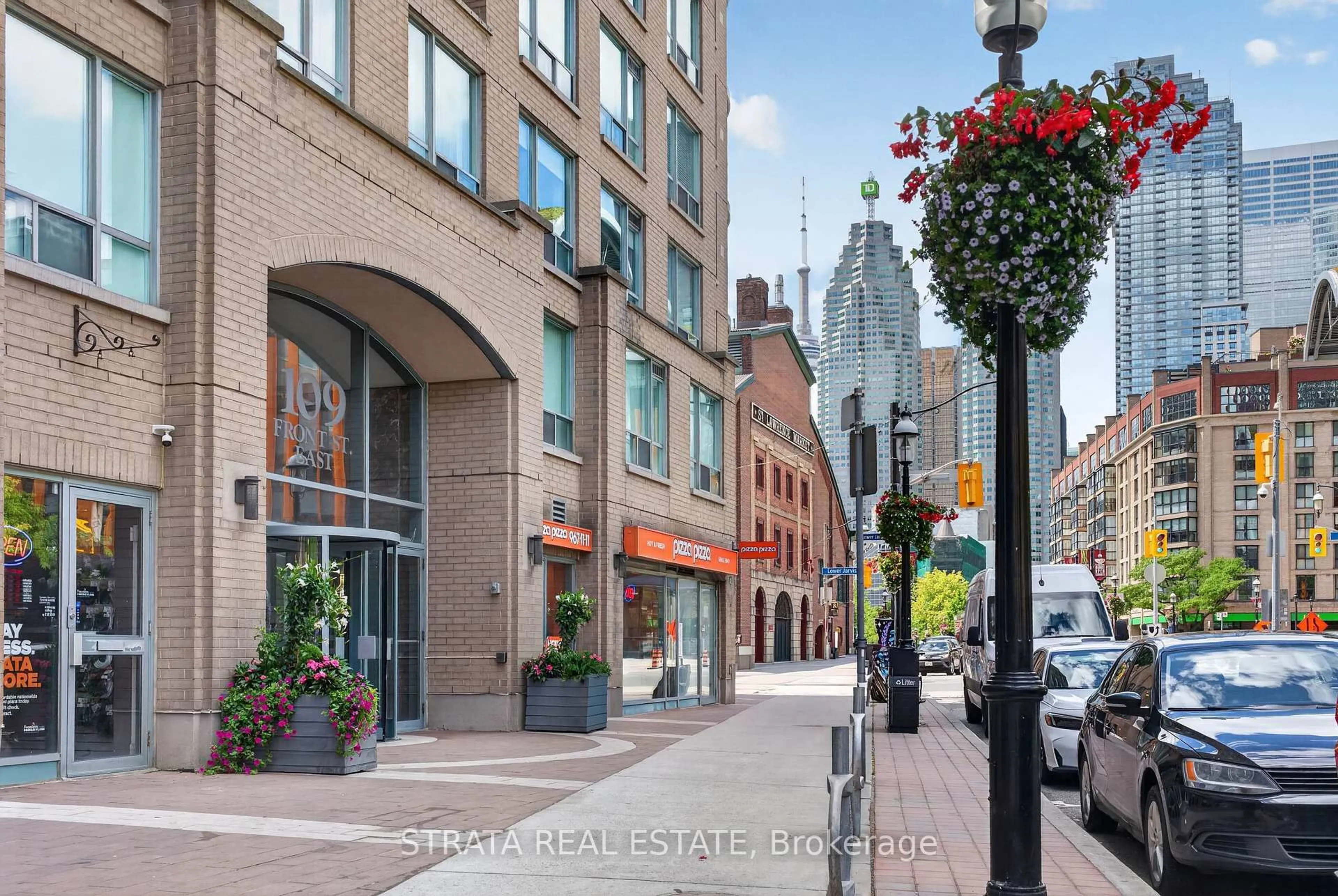 Patio, street for 109 Front St #814, Toronto Ontario M5A 4P7