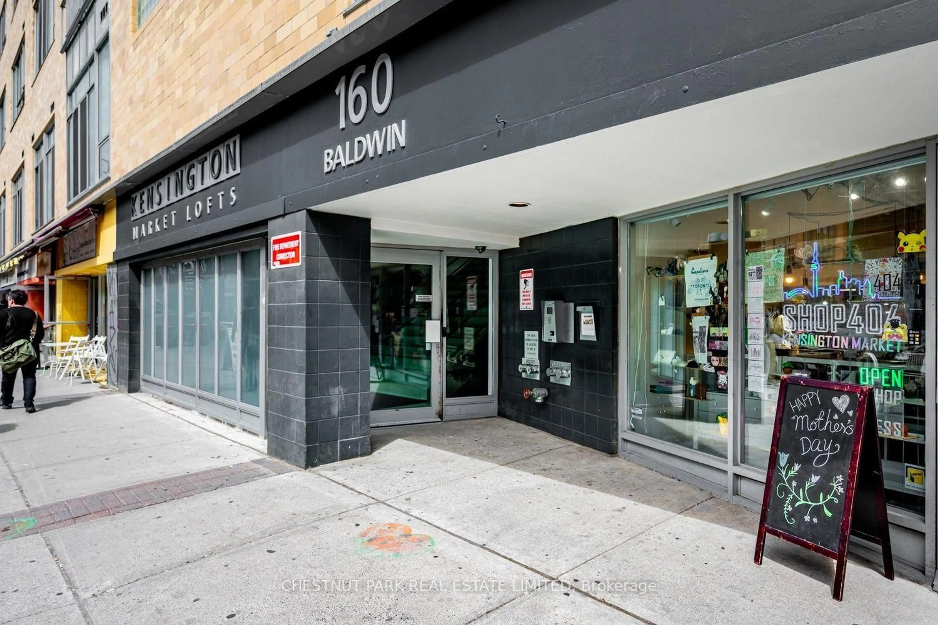 Indoor foyer for 160 Baldwin St #409, Toronto Ontario M5T 3K7