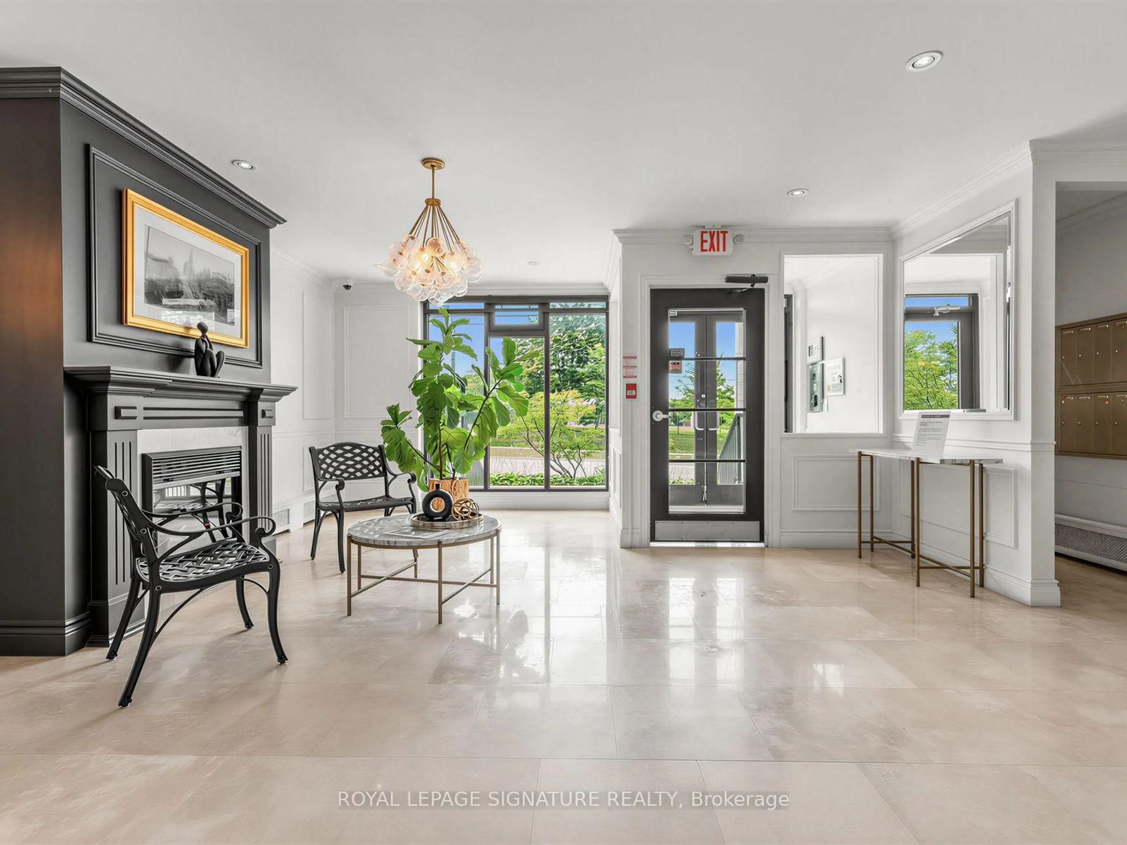 Indoor entryway for 1901 Bayview Ave #106, Toronto Ontario M4G 3E4